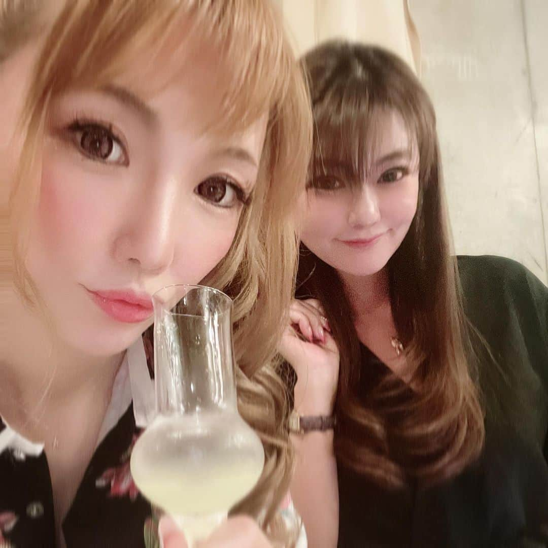 明星優花さんのインスタグラム写真 - (明星優花Instagram)「あきちゃんとの食事会🍽✨  キタミさんのお店でイタリアン😆  ピアットキタミ 03-6457-9927 東京都港区虎ノ門1-11-13 B1 https://tabelog.com/tokyo/A1308/A130802/13194387/  #食事 #グルメ #グルメ好きな人と繋がりたい  #グルメ女子  #美食 #美食日記 #美食推薦 #ディナー #dinner #美味しい #美味しいもの好きな人と繋がりたい  #美味しいもの  #美味しいお店  #美味しいもの大好き  #美味しいもの巡り  #イタリアン #インスタ女子 #インスタグルメ #インスタグラマー #インスタ映え #インフルエンサー #インフルエンサー募集  #女社長 #女性起業家 #美人 #美女 #美意識 #大人女子 #大人可愛い #17Live」5月30日 18時20分 - yuka1219yuka