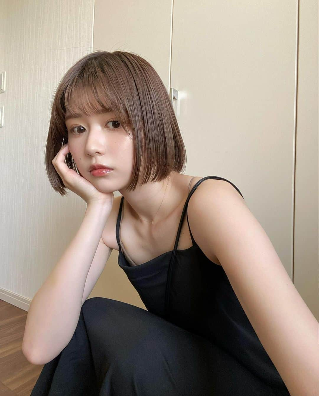 冴木柚葉さんのインスタグラム写真 - (冴木柚葉Instagram)「. ここ2〜3日、暑すぎい🫠🔅  キャミワンピース ▶︎ @hm」5月30日 18時54分 - yuzuha_saeki