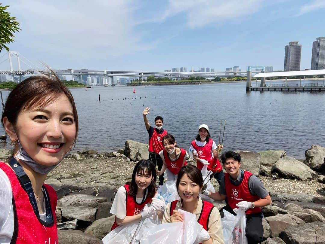 内田嶺衣奈さんのインスタグラム写真 - (内田嶺衣奈Instagram)「今日5月30日は… ご　み　ゼロ　の日！！  というわけで 青空のもとみんなでお台場でゴミ拾いをしてきました😊  なんと、サザエさんも一緒でした🥰✨🐚 爽やかな装いで登場したサザエさん。 仕草がとっても可愛かった、、、🤭🧡 (写真7枚目をご覧ください💕)  私が拾ったゴミの中で1番多かったのは、タバコの吸い殻でした😣💦  久々にゴミ拾いを行いましたが、 拾い始めるとついつい夢中になってしまいました👀  日常の些細な心がけから、、 少しでもごみゼロに近付いていきますように🕊  #530 #ごみゼロの日 #CSR #楽しくアクションSDGs #お台場 #ゴミ拾い #本日のアナ室参加メンバー💁‍♀️ #遠藤玲子 アナ(久々にお会い出来ました❣️) #榎並大二郎　アナ #小澤陽子 アナ #海老原優香 アナ そして #新人アナウンサー✨ #勝野健 アナ #岸本理沙 アナ #皆さま宜しくお願い致します😊」5月30日 20時33分 - reina.uchida