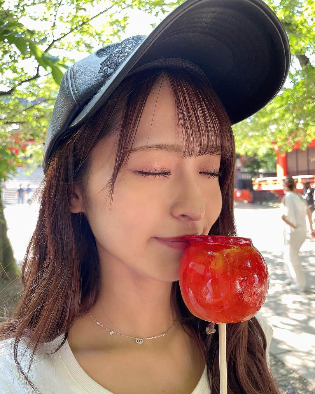 清水里香さんのインスタグラム写真 - (清水里香Instagram)「⁡ ⁡ 縁日大好き🍧 ⁡ ⁡ ⁡ ⁡ #めっちゃ食べてる😂 #縁日 #お祭り #祭り #りんご飴 ⁡ ⁡」5月30日 20時47分 - partyyy_chu