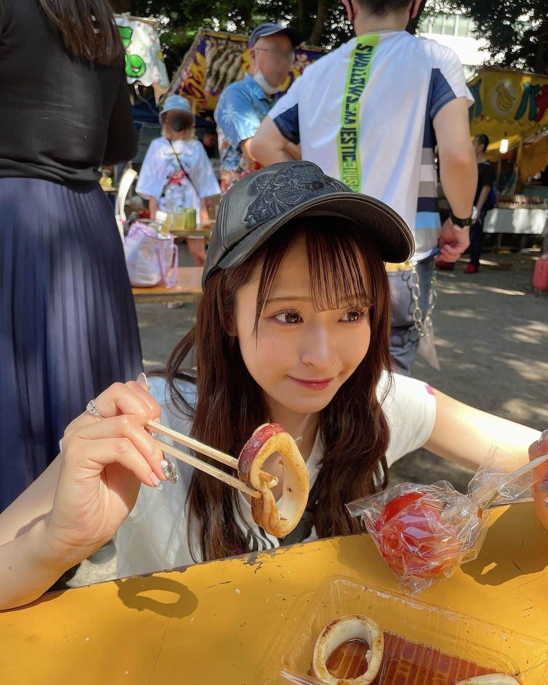 清水里香さんのインスタグラム写真 - (清水里香Instagram)「⁡ ⁡ 縁日大好き🍧 ⁡ ⁡ ⁡ ⁡ #めっちゃ食べてる😂 #縁日 #お祭り #祭り #りんご飴 ⁡ ⁡」5月30日 20時47分 - partyyy_chu