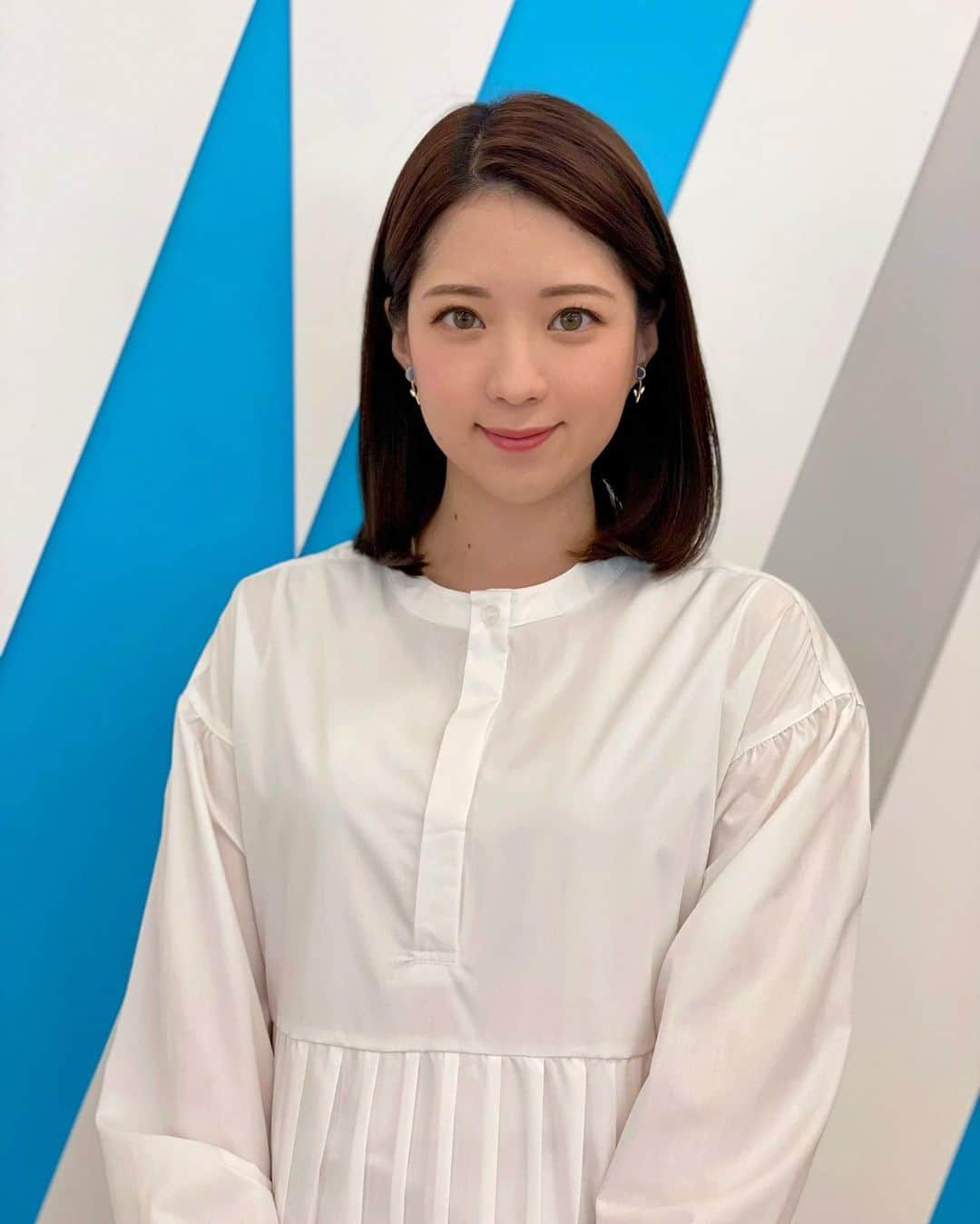 色紙千尋さんのインスタグラム写真 - (色紙千尋Instagram)「今日はチューリップのイヤリングが可愛かったな💙 明日のAbemaNewsもよろしくお願いします😊 #abemanews #abema」5月30日 21時30分 - shikishi_chihiro
