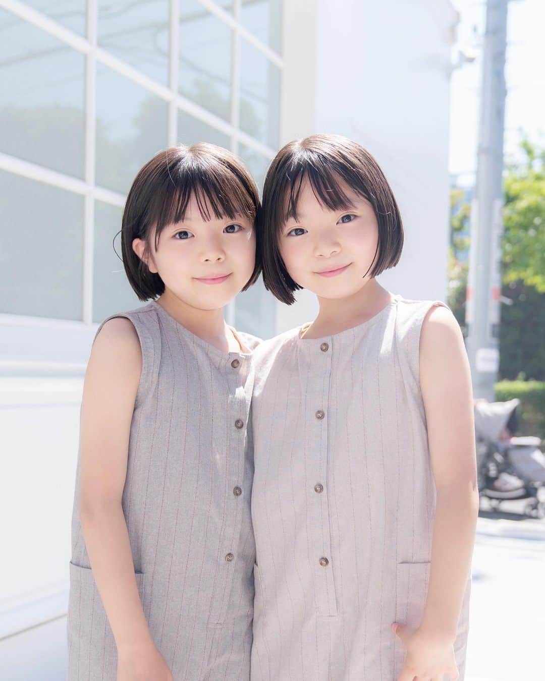 Yukiさんのインスタグラム写真 - (YukiInstagram)「髪切りました🤗💕  双子ちゃんの念願のショートボブ✨  運動会が終わったら美容院に行きたいー❗️とずっと言ってたんです☺️💕  💇‍♀️カットするまではこんなに短くするのは初めてで私がドキドキしてましたが、 仕上がりに大満足な双子ちゃんでした☺️✨  嬉しすぎてカット後に踊ってたくらい😉💕  @id.tsukasa  さんいつもありがとうございます☺️💓💓」5月30日 22時43分 - yukikuu96