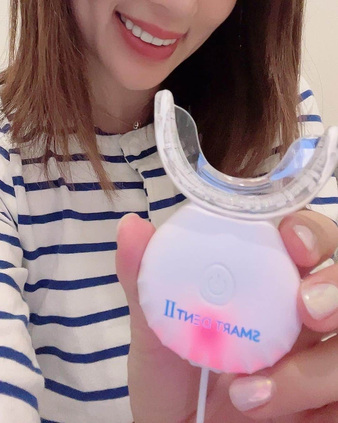 庄司ゆうこさんのインスタグラム写真 - (庄司ゆうこInstagram)「最近使い始めたホワイトニングジェル✨ ふつうの歯磨き粉みたいに、ねっちょりしてないし、シトラスミントの爽やかな香りなのでお口の中すっきり‼️ しかもセルフホワイトニング（LEDライト）が付いているので、夜時間あるときは10分間LEDライトを照射しています🤗 コロナ前は歯のクリーニングとか歯医者さんに定期的に行ってたけど、最近は全然行けてないのでお家でのケアをしっかりしたいと思います☺️  #オーラルケア #ホワイトニング #歯周病 #歯磨き粉 #口臭予防 #セルフホワイトニング #ホームホワイトニング #リフコート　#ホワイトスタートーキョー#歯#歯ブラシ」5月30日 23時49分 - yuko.shoji