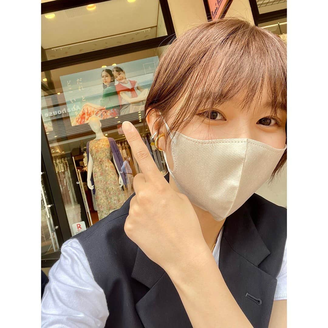 芳根京子さんのインスタグラム写真 - (芳根京子Instagram)「髪ぼっさぼさですみません。笑  家族でアウトレットに 遊びに行った時のです。  三井のアウトレットで ロペピクニック！  しーちゃんと私がいたので 写真撮ってみました！💛  @mitsuioutlet  @ropepicnic_official」5月31日 9時14分 - yoshinekyoko