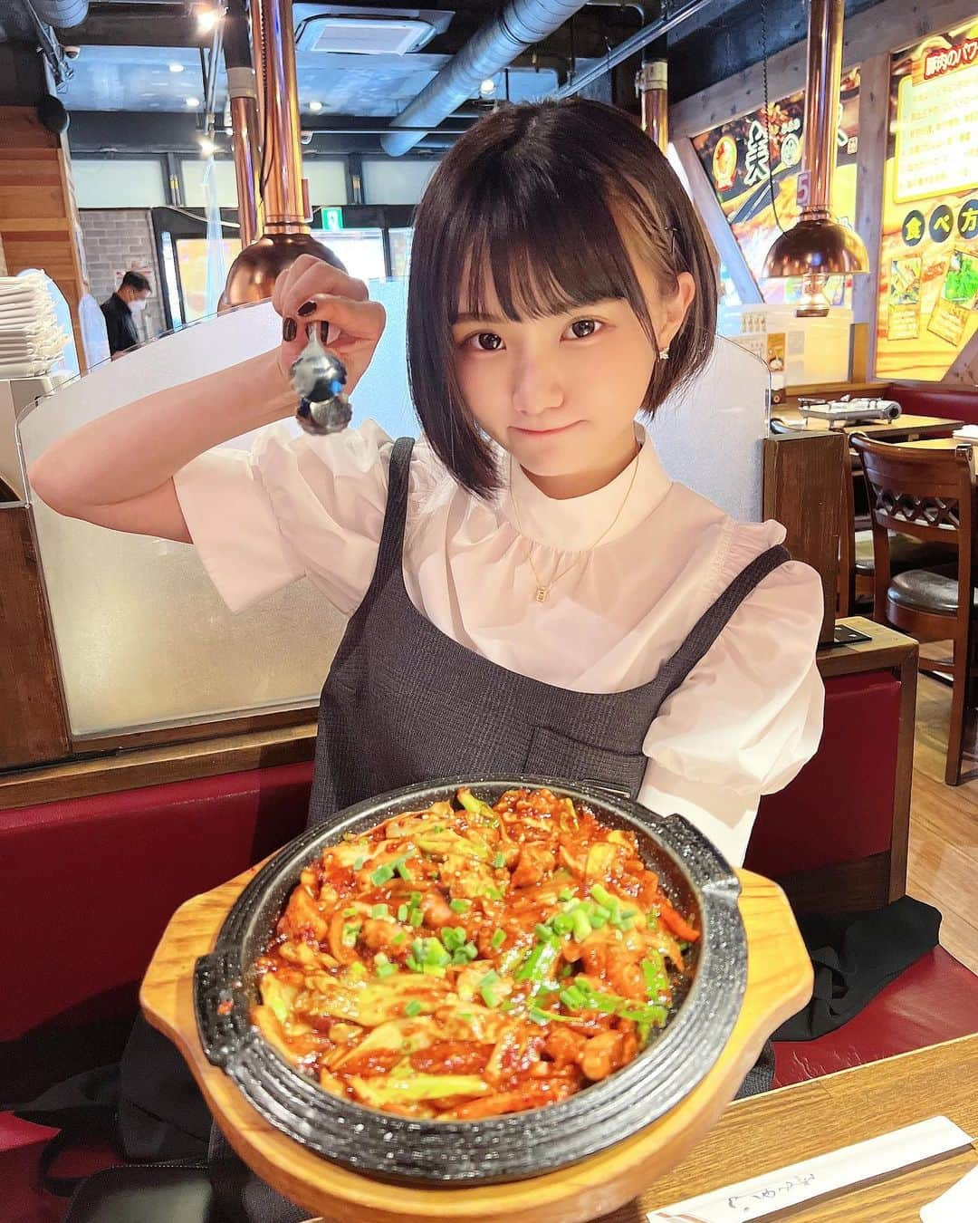 みもれもんさんのインスタグラム写真 - (みもれもんInstagram)「Stir-fried Korean food with squid, it was too spicy but delicious 🥵😍🌈  イカ炒め、、激辛すぎた🥺😍🦑 辛いの食べれるようにならないけど美味しかった🥵  #みもれもん #Mimolemon #インスタグラビア #黒髪 #ボブ #ハイトーン#インナーカラー #日本女孩 #Japanesegirl #japan #asiangirl  #tokyo #opensea #NFT」5月31日 13時13分 - mimore_mon0929