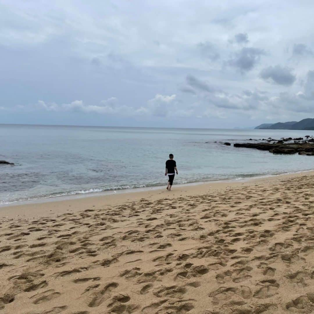 田村淳さんのインスタグラム写真 - (田村淳Instagram)「奄美大島 魅力的な人が沢山いました！  西平酒造の加那という黒糖焼酎が めちゃくちゃ美味いのよ^_^  奄美大島の料理と黒糖焼酎♪ 大島紬の工房も面白かったし 1日の滞在だったけれど満喫できた^_^  #奄美大島」5月31日 14時41分 - atsushilb