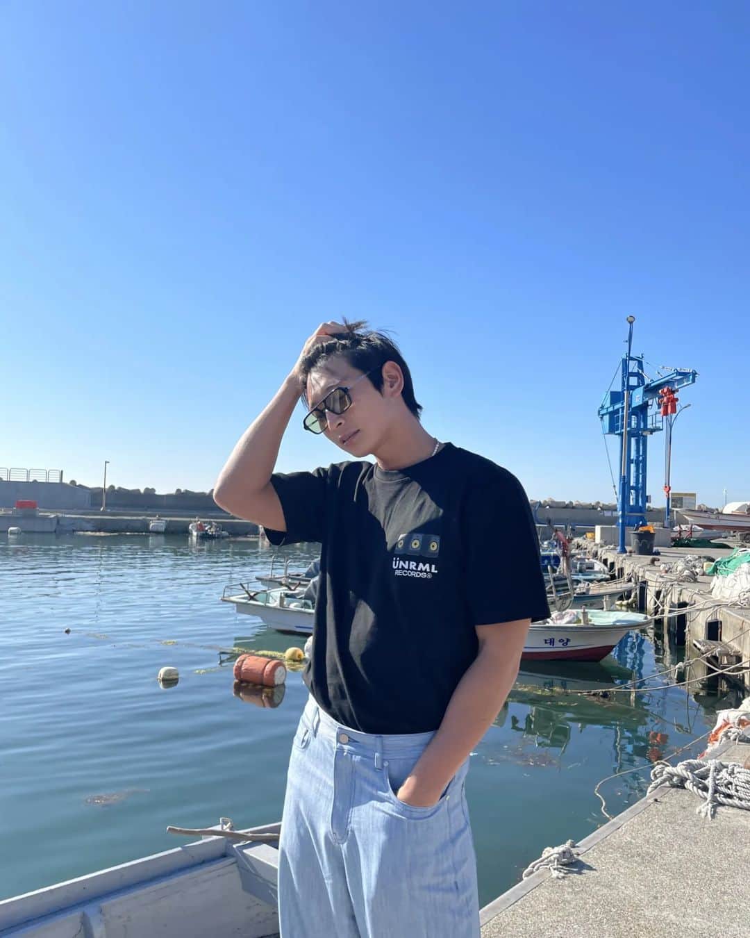 ジヌン さんのインスタグラム写真 - (ジヌン Instagram)「날씨 너무좋아💙 @unrml.official」5月31日 14時57分 - jinwoon52