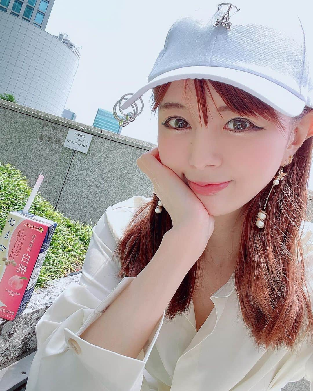 satomiさんのインスタグラム写真 - (satomiInstagram)「👁💆🥤 ・ 暑い…☀️ イメチェン✌️分かるかな？ ・ （@kirari_hbl）様でまつ毛パーマしてもらいました💕これから汗かく時期でメイク落ちがちだけどこれで安心😊 ・ すっぴんでも自信もてそうです笑 ・ 水分補給に買ったマルサン豆乳が 美味しかった🍑🍑 ・ PR @kirari_hbl #theeyebrow  #ザアイブロウ  #東京サロン  #眉毛サロン  #ハリウッドブロウリフト  #パリジェンヌラッシュリフト  #美眉スタイリング @marusanai_official #マルサン豆乳 #soy活動 #飯田橋美容   #飯田橋グルメ #飯田橋ディナー #飯田橋ランチ #マツエク #まつ毛パーマ #目元美容 #すっぴん #韓国風メイク #韓国スキンケア #韓国グルメ」5月31日 16時33分 - saatoomii47