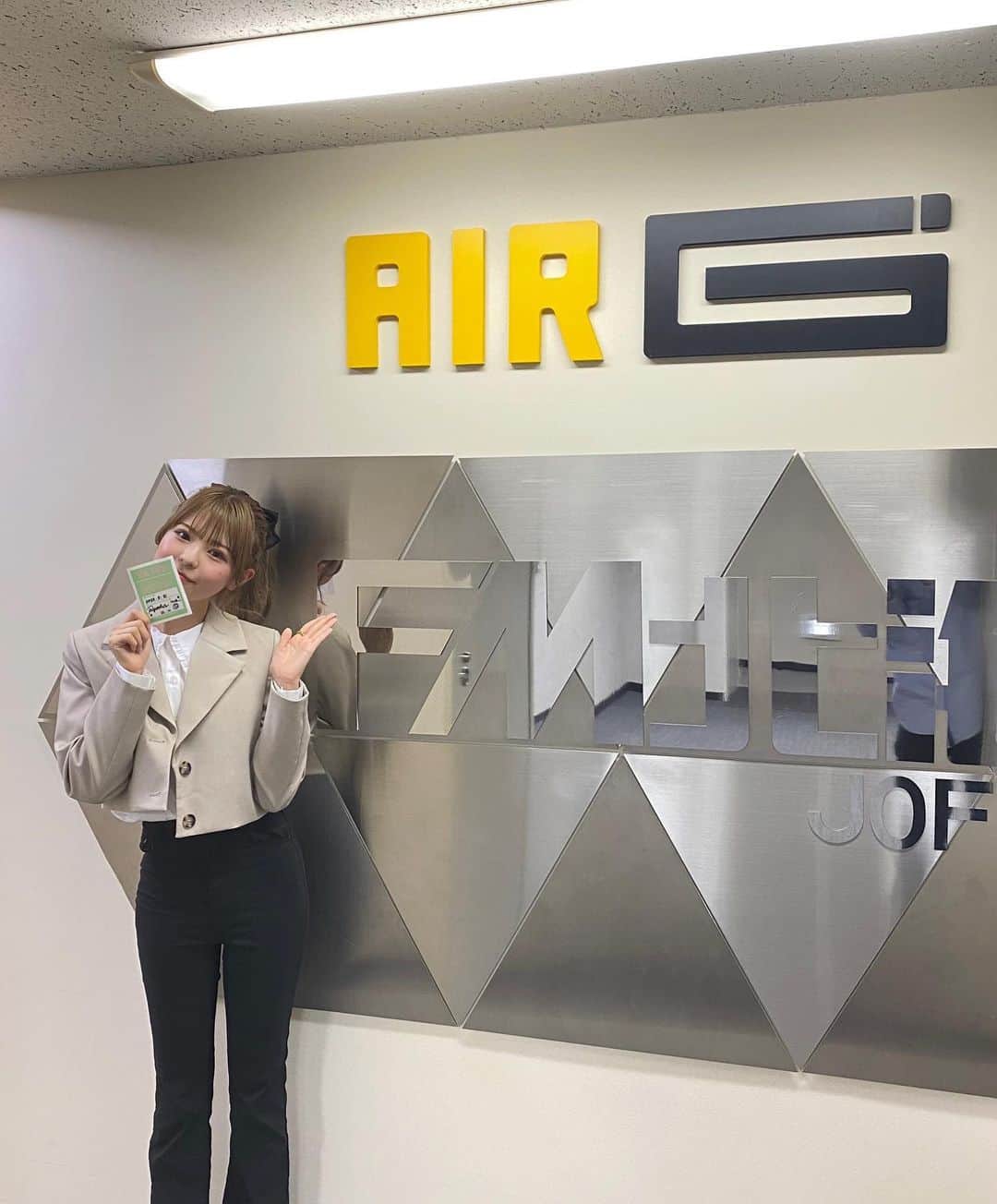 りょーかさんのインスタグラム写真 - (りょーかInstagram)「・ ・ 今日はAIR-G’エフエム北海道「 G’-ora (ジオラ) 」 に出演しました😳📻🤍  初めてのラジオすっごく楽しかったです！✨  聴いてくださった方ありがとうございました🙇‍♂️♡  #air_g」5月31日 19時22分 - ryoka_0720