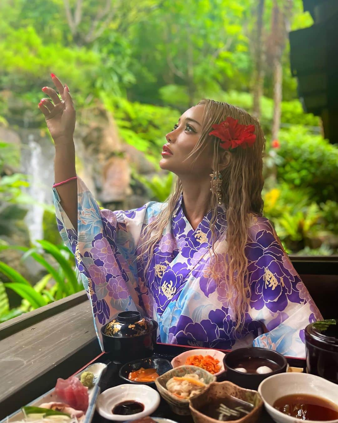 藤木そらさんのインスタグラム写真 - (藤木そらInstagram)「. . I went to a delicious and fashionable rice shop in Okinawa ❤️❤️ A pair of yukatas for a summer mood ฅ (^ ω ^ ฅ) 💕 Too great 😍💜‼ . .ひと足お先に夏気分を味わってきたょ🥰❣️浴衣を着ておしゃれなランチを食べてきたょん(˶'ᵕ'˶) . .めちゃくちゃおしゃれすぎて大興奮❤️❤️しかも美味しかったぁ🫰🏻💗 . . .浴衣大好きだから、テンションあがりましたぁ୧꒰*´꒳`*꒱૭✧久しぶりに浴衣着たなぁ🤍🏹 ̖́-今年は祭りありそうだから🏮👘✨楽しみ💞 . . . .浴衣 @dazzy_official  . . . . . . . . . . . . .#大家 #沖縄グルメ #okinawatrip #okinawalife #沖縄旅行 #沖縄ランチ #沖縄グルメ #グルメ好きな人と繋がりたい #グルメスタグラム #グルメ旅 #風情がある #浴衣 #浴衣ヘア #浴衣女子 #浴衣美人 #yukata #japanesefood #うふや  #デイジー浴衣」5月31日 19時52分 - sorafujiki