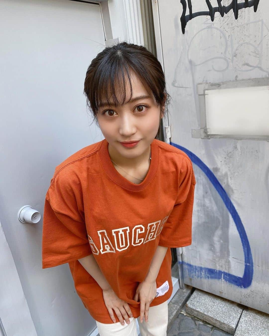 川上千尋さんのインスタグラム写真 - (川上千尋Instagram)「今日はオレンジの気分🍊🧡  オーバーサイズを ゆるっと着るの、 可愛くてすき☺️  1枚目の写真BIGBOSSの今日の投稿の真似です🤙🏻  #gaucher  #baseballstreet  #BIGBOSS #オーバーサイズ  #オレンジコーデ  #ストリートファッション」5月31日 20時00分 - this_chihhi