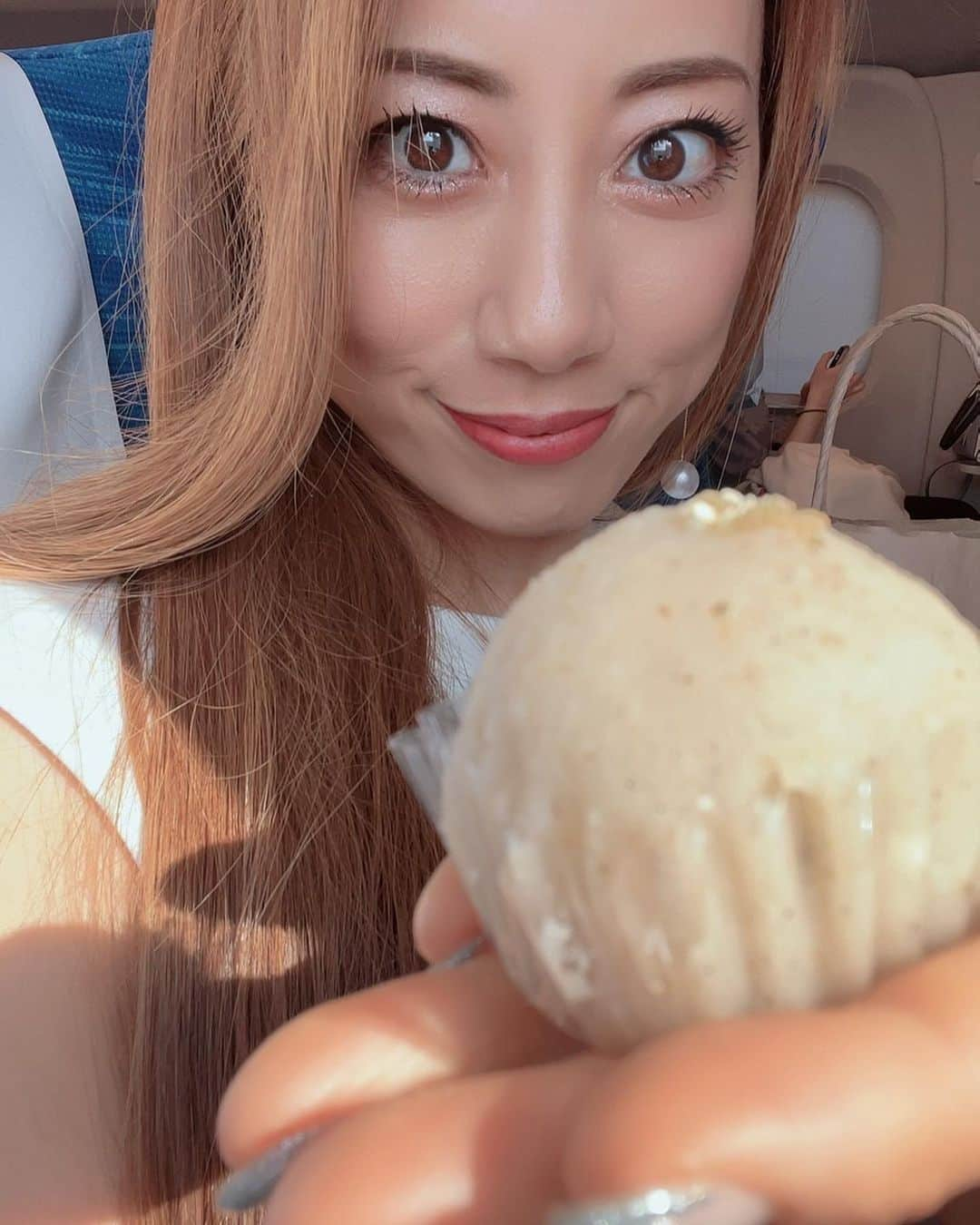 安井友梨さんのインスタグラム写真 - (安井友梨Instagram)「おはぎも、 毎日食べながら減量です。  ストレスがかからないように 長いマラソン【減量】を走るには 継続できるように工夫㊙️㊙️  1日2回太らない時間帯に、 おはぎタイムを作っています。  続きは今日のブログをご覧ください  先日の取材時、まだまだデブちんでしたがお腹を出しました㊙️㊙️🫢  @favo_link  #ダイエット #おはぎ #食べまくりダイエット #食べて痩せる  #大食い女子」5月31日 21時48分 - yuri.yasui.98