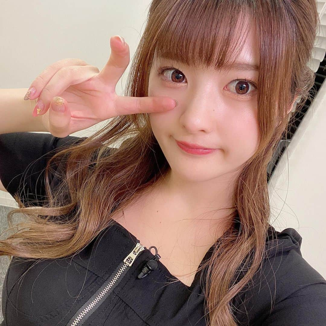 上矢えり奈さんのインスタグラム写真 - (上矢えり奈Instagram)「＊-＊-＊-＊-＊-＊-＊-＊. . TCB東京中央美容外科渋谷東口院にて、倉島先生にうなじを医療脱毛していただきました🌟 あんまり気にしないとこかもしれないけど、夏になると髪の毛アップにすること多いから、うなじのムダ毛が綺麗な方がいいよね〜😘 痛みも全くないし、めちゃ短時間！！ クリニックも綺麗だし、女子力高めてこぉ🙌  @tcb.shibuyahigashi @tcb_kurashima  ＊-＊-＊-＊-＊-＊-＊-＊  #東京中央美容外科　#美容外科 #渋谷東口院　　　 #東京中央美容外科渋谷東口院 #TCB #医療脱毛　#TCB医療脱毛　#TCBレーザー脱毛　#TCB永久脱毛 #全身脱毛　#脱毛サロン　#美肌　#脱毛　#PR」5月31日 22時10分 - k.erinyann