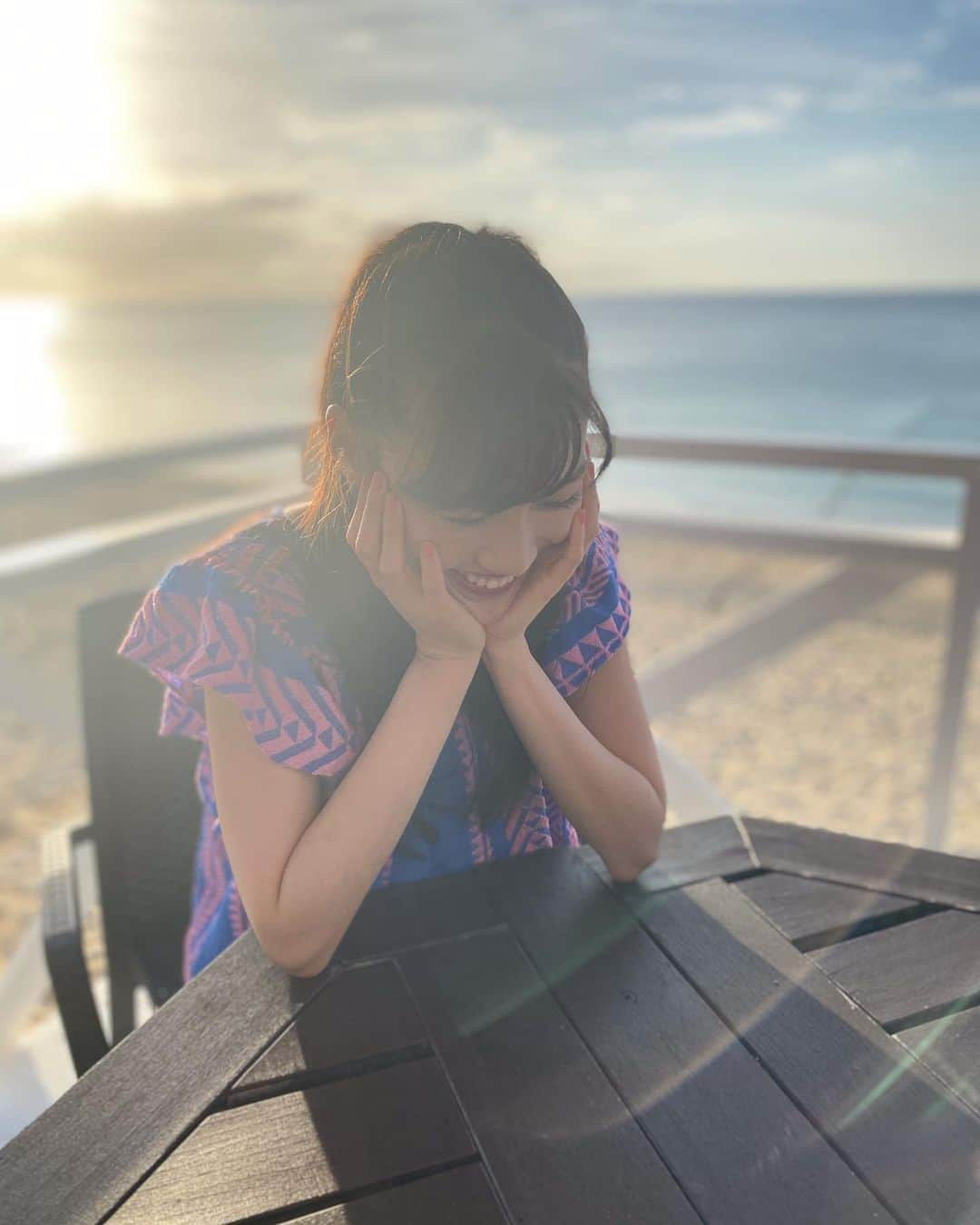 高城れにさんのインスタグラム写真 - (高城れにInstagram)「彼女とサンセットなう☀️に使っていいよ🤫💜笑 #リゾート #さんせっと」5月31日 22時25分 - takagireni_official