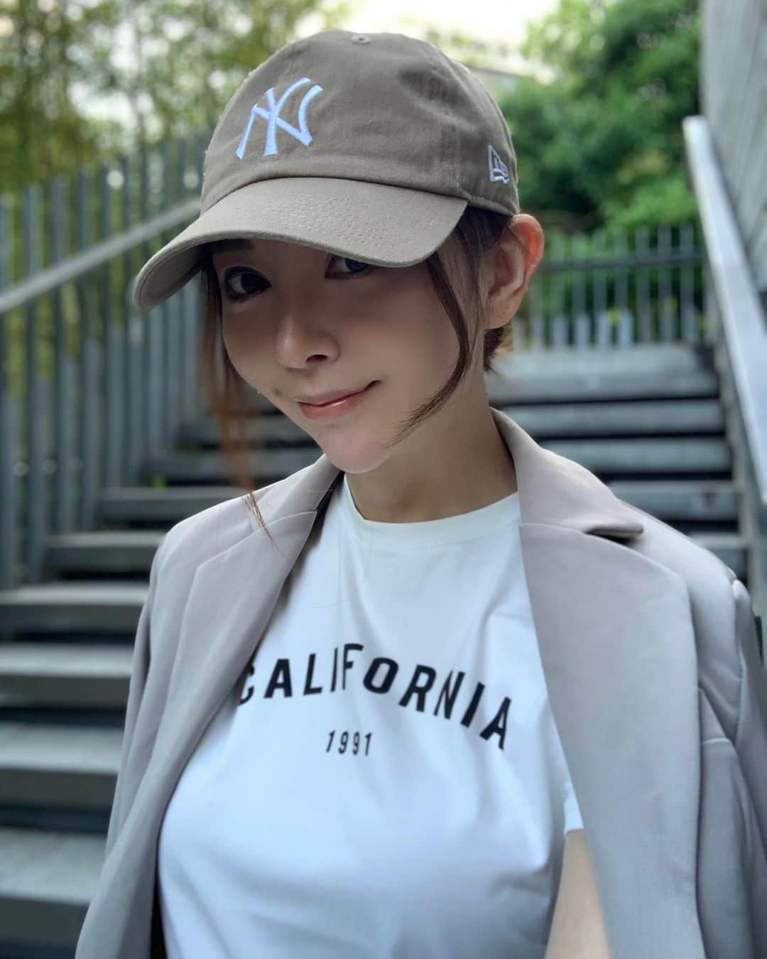 山崎みどりさんのインスタグラム写真 - (山崎みどりInstagram)「#ootd  CAP.. @neweracap  T-shirt.. @shein_japan  Jacket.. @dress.up.market_official   ────────────────────────── #tshirt #tshirtslovers #カジュアルコーデ#メンズライク #casualstyle #casualoutfit #cap #capstyle #ラフコーデ#jacketstyle #jacket#earthcolors #mensstyle」6月1日 16時45分 - midori_yamasaki_