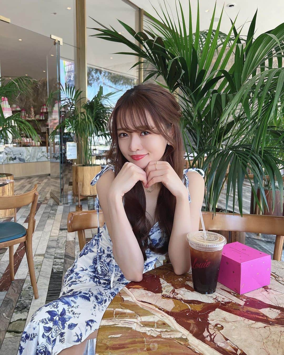 Isakoさんのインスタグラム写真 - (IsakoInstagram)「𝐵𝑜𝓉𝓉𝑒𝑔𝒶 𝐿𝑜𝓊𝒾𝑒 🦋 　 @bottegalouie 💐 ロサンゼルスWeHoにあるお気に入りカフェ☕️ 以前、ダウンタウンの店舗を載せたのだけどWeHoの店舗もとっても可愛くて大好きな場所🫶🏻 　  ストーリーに載せたら沢山質問が来ていたこのドレスは @sheinofficial のもの👗 　  品番7297627 Coupon Code：SSV5004 (extra 15%~20% off, valid until 7/5) 　 クーポンもあるので是非使って下さいね🦋💞 　 　 　 #プチプラコーデ#プチプラファッション#夏コーデ#夏服コーデ#パティスリー#ベーカリー#パン屋さん#シーン#shein#bottegalouie# bakery#pâtisserie#losangelescalifornia#westhollywood」6月1日 18時04分 - ichaaako