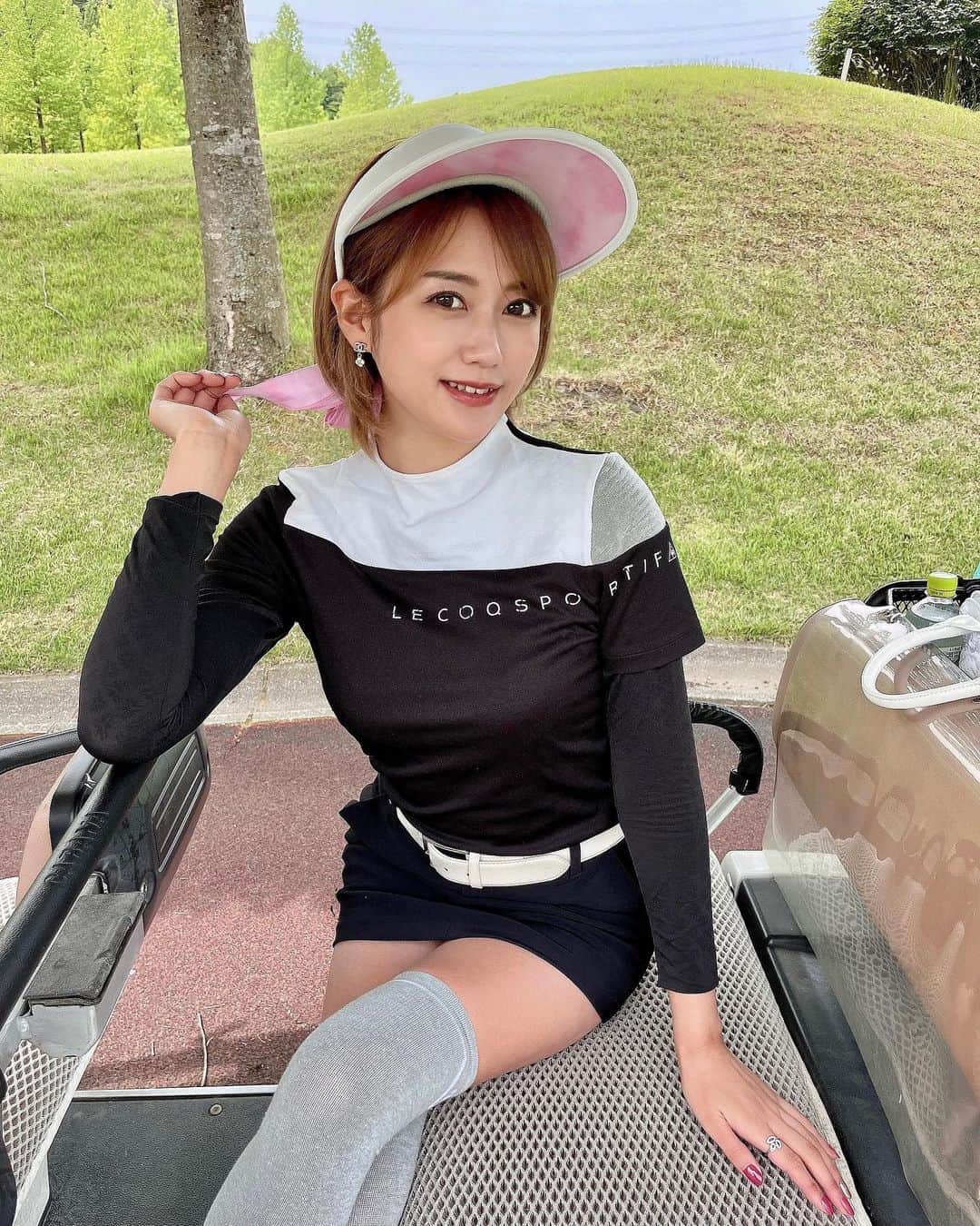 ISHIIYUKIKOさんのインスタグラム写真 - (ISHIIYUKIKOInstagram)「おニューのデサントのサンバイザー🌸 @descentegolf  白×ピンクの色使いが映える🥰  #ゴルフ #ゴルフ女子 #golf #golfgirls  #골프 #골프스타그램  #高尔夫 #golfswing #デサント #デサントゴルフ#デサントリュクス #韓国スタイル #あざとかわいい #pr」6月1日 18時37分 - ishii_yukiko