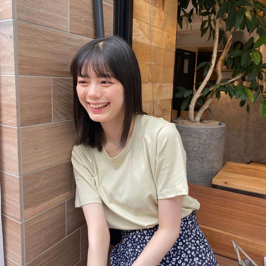 紺野彩夏さんのインスタグラム写真 - (紺野彩夏Instagram)「今日の私服☺︎ まなちゃんのコラボ服が届いたので早速着ました〜🫶💖 Tシャツも、スカートもとってもかわいい🥰」6月1日 19時16分 - ayaka_konno_official