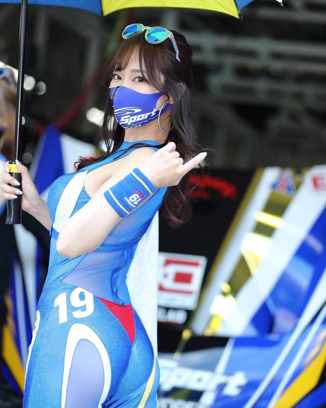 霧島聖子さんのインスタグラム写真 - (霧島聖子Instagram)「昨日投稿した SUPER GT Rd.3鈴鹿決勝日の ブログは読んでくれましたか？(*^^*) まだのかたは今から読んでね～💙💛  ▶️https://ameblo.jp/seikokirishima/entry-12745647418.html  #それいけ坂東ちゃん #SUPERGT #SGT #GT #鈴鹿サーキット #サーキット #racequeen #RQ #決勝日 #racingprojectbandoh #tgrteamwedssportbandoh #wedssport #BANDOH #wedssportbandoh #爆走坂東組 #コスチューム #wedssportadvangrsupra #決勝レース #決勝結果 #鈴鹿サーキット」6月1日 19時40分 - seiko_kirishima