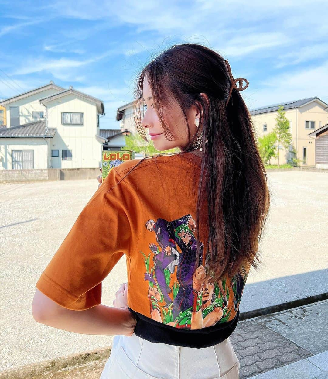 得あゆさんのインスタグラム写真 - (得あゆInstagram)「姉のjojo Tシャツを着てみた💜笑 てか、ストーリーに姉って書いた時に、 私に姉がいる事を知らない人が多くてびっくりした。  私、4人兄弟です👩🏻👩🏻👦🏻👦🏻✨ 姉弟達には、人生かなり助けられてきました。 恩返ししている途中。 一人一人いろんな人生があるけど、 みんな尊敬してるよ。✨  ・ ・ ・ ・ ・ ・ ・ ・ ・ ・ ・ ・ ・ ・ ・ #家族#地元#富山#実家#姉#弟#兄弟#4人兄弟#富山#jojo#ジョジョ#ジョジョの奇妙な冒険#jojonokimyounabouken#tシャツ#tシャツコーデ#tシャツデザイン#オタ活#推しのいる生活#スタンド#stand#姉妹#sister#sisterlove#tshirt#アニメ好きな人と繋がりたい」6月1日 21時12分 - tokuayu819