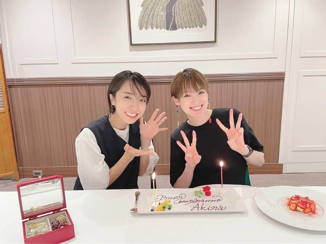 南明奈さんのインスタグラム写真 - (南明奈Instagram)「久々にみささん（　@misatokowaki ）とランチ✨ お誕生日お祝いまでしていただきました☺️✨  私が高校生の時に出会ってそれからずっと仲良くしてくれてて、なにかあったらいつも相談にのってくれる頼れるお姉ちゃん的存在🥰」6月1日 21時39分 - akinaminami