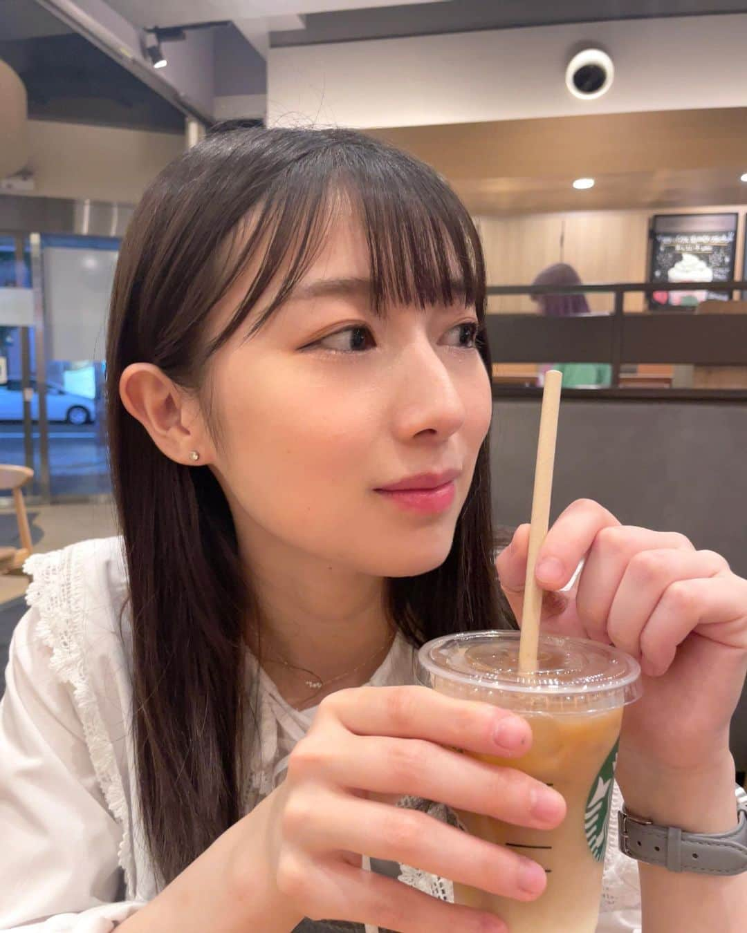 安部若菜さんのインスタグラム写真 - (安部若菜Instagram)「#スタバ 🥛  いつも期間限定のフラペチーノ飲みたいな〜と思ってるうちに終わってる…  多分イチゴもメロンも飲めないまま終わる🍓🍈  #ほうじ茶クラシックティーラテ  #無脂肪ミルク  #お気に入り です♡」6月1日 21時55分 - _wakapon_