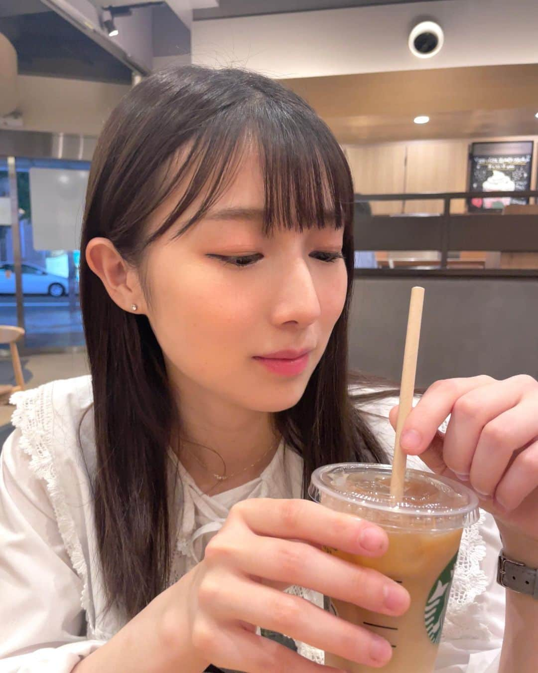 安部若菜さんのインスタグラム写真 - (安部若菜Instagram)「#スタバ 🥛  いつも期間限定のフラペチーノ飲みたいな〜と思ってるうちに終わってる…  多分イチゴもメロンも飲めないまま終わる🍓🍈  #ほうじ茶クラシックティーラテ  #無脂肪ミルク  #お気に入り です♡」6月1日 21時55分 - _wakapon_