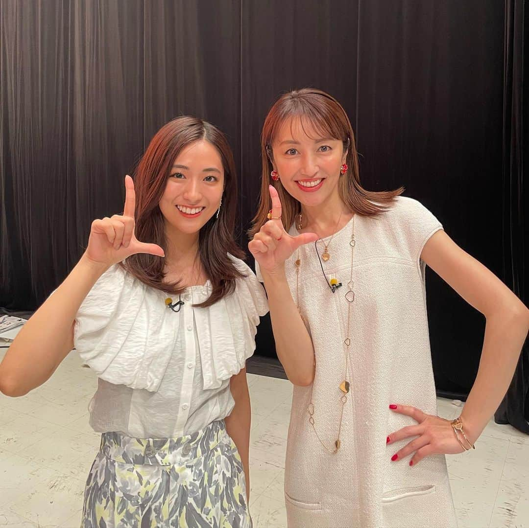 矢田亜希子さんのインスタグラム写真 - (矢田亜希子Instagram)「本日もラヴィット！ ありがとうございました‼︎ 今日は夜遅くまで収録がありまして長い一日でしたが、ラヴィットファミリーの田村アナ❣️真子ちゃんとずっと一緒だったのでそれもまた嬉しかったな😊そして、元気印の可愛いすーじーからCDいただきました！サインとメッセージ付き❤️ありがとう😊あ！そして朝一で盛ちゃん @morishimc  からはとても美味しい高級なスイーツの差し入れもいただきました！嬉しい💕そしてリリーさんのお誕生日お祝いもしたし、今日は盛り沢山な一日でした！ ラヴィットの衣装1〜3枚目は @escadaofficial @vendomeaoyama_official @plusvendome_official @vendomeboutique_official #ラヴィット#水曜日#tbs#ラヴィット300回記念#リリーさんお誕生日お祝い @mtrzlily 👏🛀」6月1日 23時41分 - akiko_yada