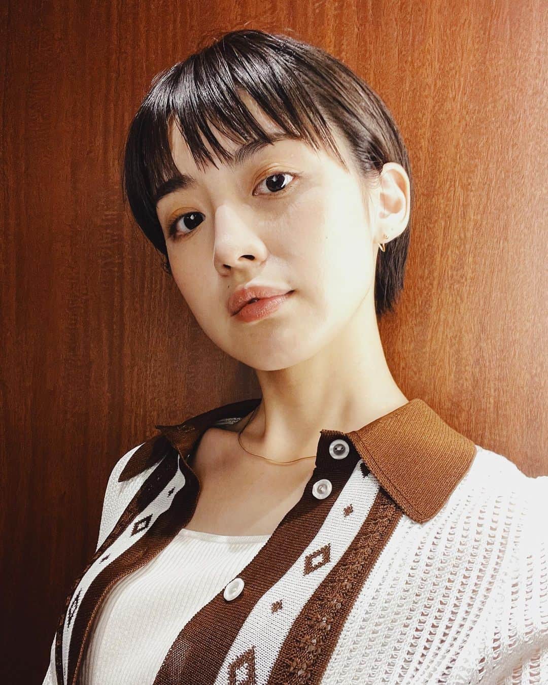 宮司愛海さんのインスタグラム写真 - (宮司愛海Instagram)「衝動に負けました。 さようなら、前髪。 こんにちは、心なしか明るく見える世界。笑  #ぱっつん #✂️💇‍♀️」6月1日 23時56分 - manami_miyaji