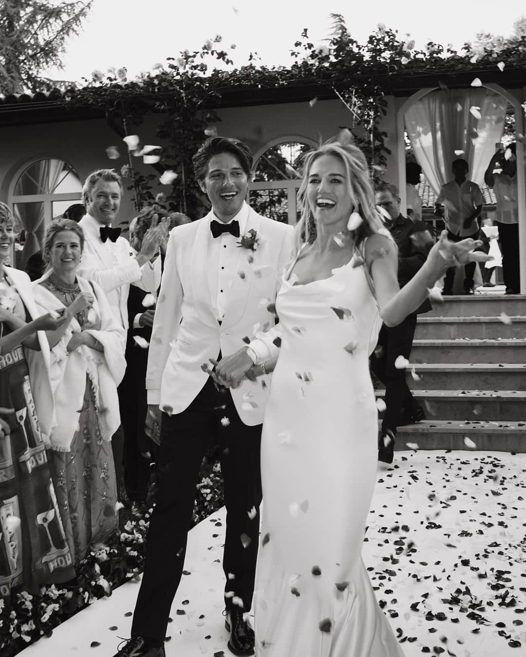 テイラー・ヒルさんのインスタグラム写真 - (テイラー・ヒルInstagram)「Congratulations Mr. and Mrs. Swayze ❤️ I love you both so much! Had the most magical weekend celebrating your beautiful love story ✨❤️✨cheers to my future brother and sister!」6月2日 0時36分 - taylor_hill