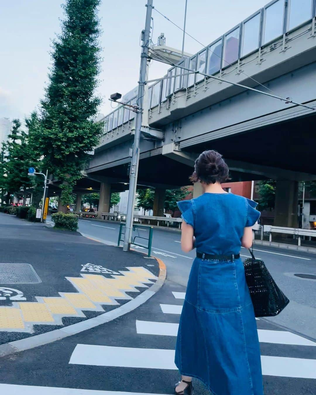 大草直子さんのインスタグラム写真 - (大草直子Instagram)「おはようございます☀気がつけば、もう木曜日❗️今日も、楽しく駆け抜けよう✨ @next.japan  #thestorebyc  #sergiorossi  #alaia #globespecs  #今日は17時半から @milaowen_official で #インスタライブを #いつも楽しいライブ #楽しみ #素敵な１日になりますように」6月2日 8時24分 - naokookusa