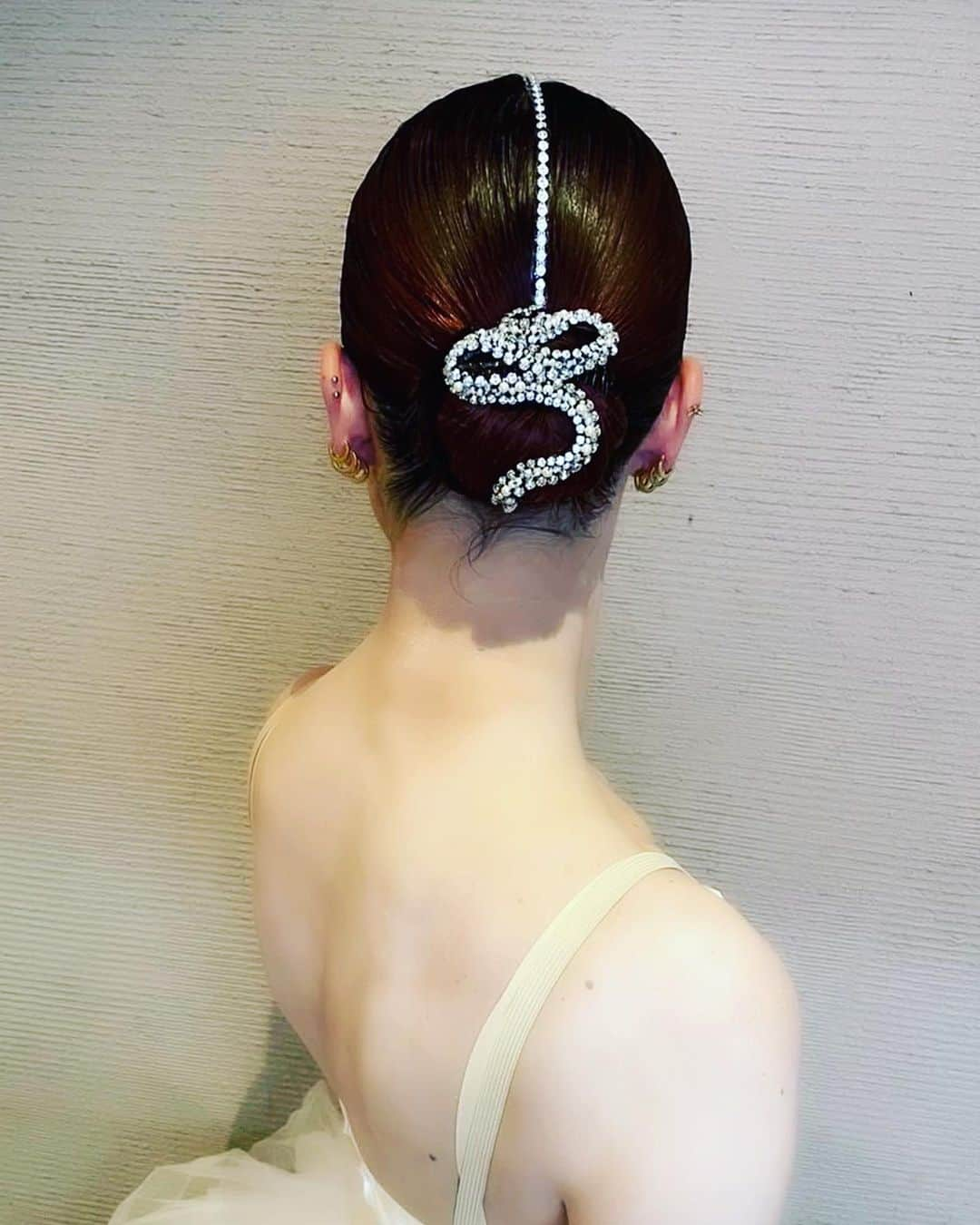 土屋アンナさんのインスタグラム写真 - (土屋アンナInstagram)「@rossiballet  バレエ発表会❤️ 楽しすぎた❤️ 幸せをありがと  Hair&Make  @bakubakuda  Hair Jewelry  @emujewelryofficial @emufujita  オーダーメイドで作ってもらいました✨  #ballet #バレエ #土屋アンナ」6月2日 9時49分 - annatsuchiya0311