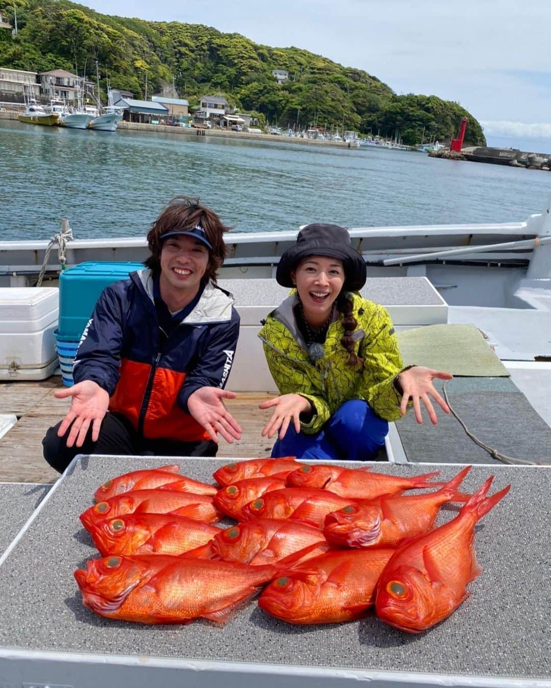 滝沢沙織さんのインスタグラム写真 - (滝沢沙織Instagram)「本日、夜10時放送　読売テレビ『ダウンタウンDX』にネイチャー芸能人として、釣り大好きな私が出演させて頂きます😆🎣 釣りをしたお魚は金目鯛‼️🎣 さて、どんな内容になっているのか⁉️ 是非ご覧下さいませ✨ お楽しみにぃー💕 #滝沢沙織 #ダウンタウンDX @downtowndx  #ネイチャー芸能人 #釣り #金目鯛 #金目鯛釣り #深海釣り #釣りを教えて下さった #山中陽介さん @yamanaka_ymr  #晴れ #強風 #ブランド金目鯛 #宝栄丸  #fishing#fish#fishinglife#fishingday#fishingtime#fishingislife#sea#ocean#釣り#魚#釣り女優#滝沢釣り道#釣り女子#釣り好き#釣りファッション#海釣り#船釣り#海」6月2日 10時10分 - saori_takizawa.official