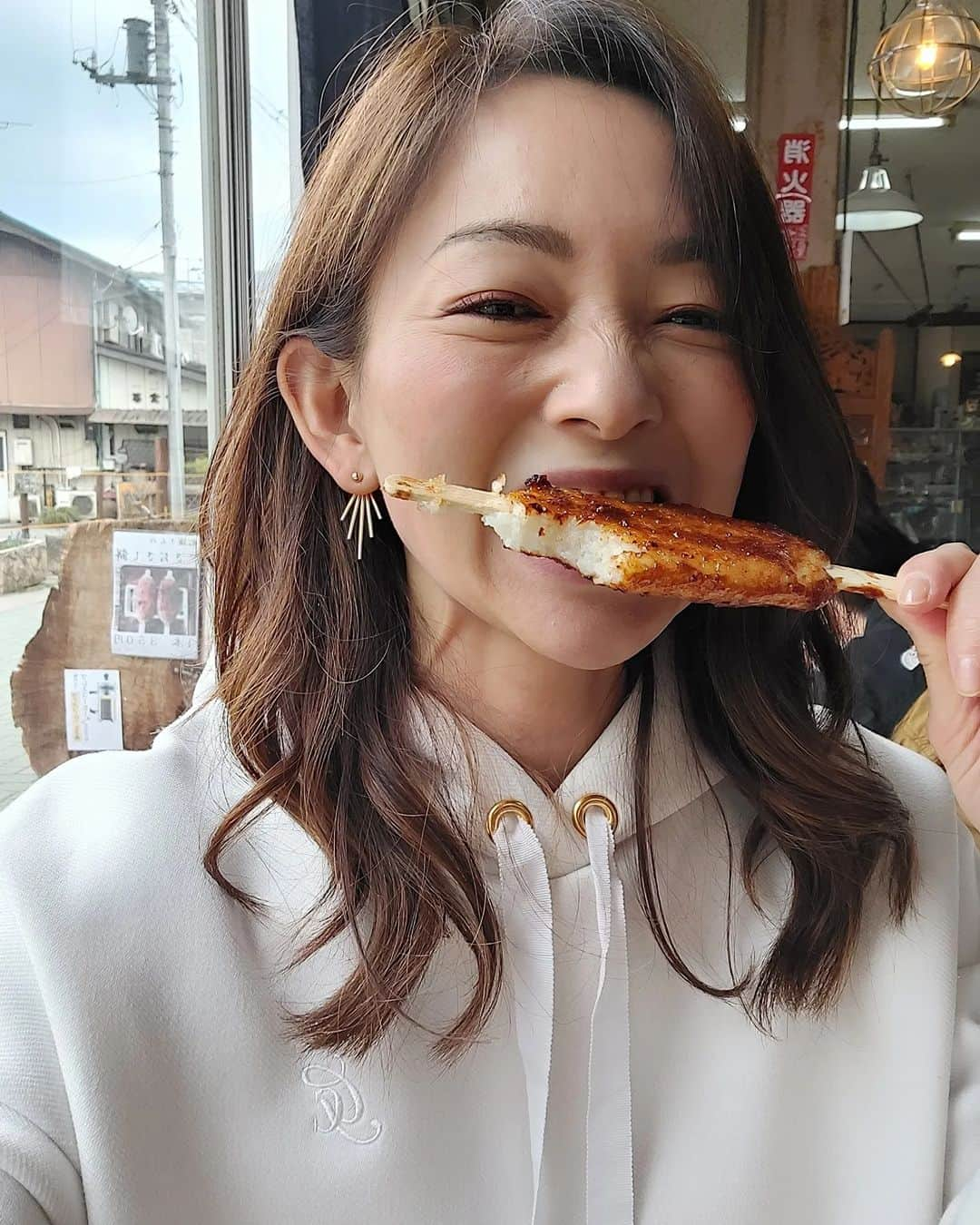 佐藤純さんのインスタグラム写真 - (佐藤純Instagram)「長瀞💕  ライン下りのあとは、食べ歩き😁  キュウリ食べたり、かき氷食べたり、五平餅食べたり、お煎餅食べたり。。。  こーゆーのも楽しみのひとつ😋  6枚目…怖っ😱  #長瀞 #かき氷 #食べ歩き #親子 #ライン下り #ママ #ママモデル #モデル #mama #mamamodel #model」6月2日 12時25分 - junsatoidea