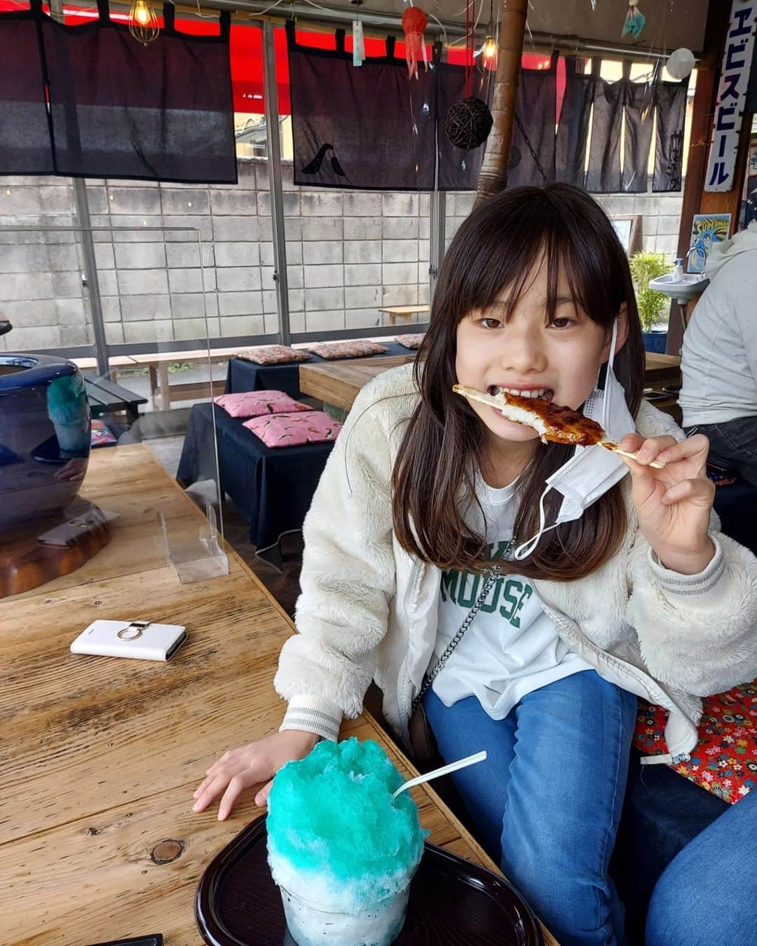 佐藤純さんのインスタグラム写真 - (佐藤純Instagram)「長瀞💕  ライン下りのあとは、食べ歩き😁  キュウリ食べたり、かき氷食べたり、五平餅食べたり、お煎餅食べたり。。。  こーゆーのも楽しみのひとつ😋  6枚目…怖っ😱  #長瀞 #かき氷 #食べ歩き #親子 #ライン下り #ママ #ママモデル #モデル #mama #mamamodel #model」6月2日 12時25分 - junsatoidea