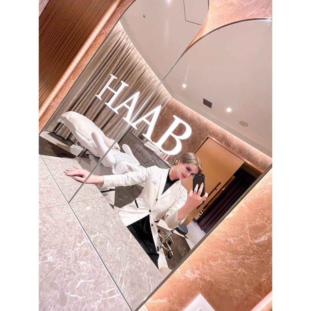 Matt（マット）さんのインスタグラム写真 - (Matt（マット）Instagram)「・ 大阪に新しくオープンした HAAB DREAM BEAUTY CLINIC -OSAKA UMEDA-にて 1日店長をやらさせて頂きました😆👏🏻 @haab_dream_osaka   理事長のちーちゃんと白衣を着て @chihirokaji0125  事前に応募された方の カウンセリングをさせて頂きました。 沢山のご応募ありがとうございました💕 カウンセリングとっても楽しかったです！ 皆様の美のサポート これからもさせて頂きます🫶🏻  肌の悩み、顔や身体のパーツの悩み、痩身... 美しくなりたい方は是非ハーブドリームへお越しください👏🏻  #HAABDREAMBEAUTYCLINIC #OSAKA #UMEDA」6月2日 12時59分 - mattkuwata_official2018