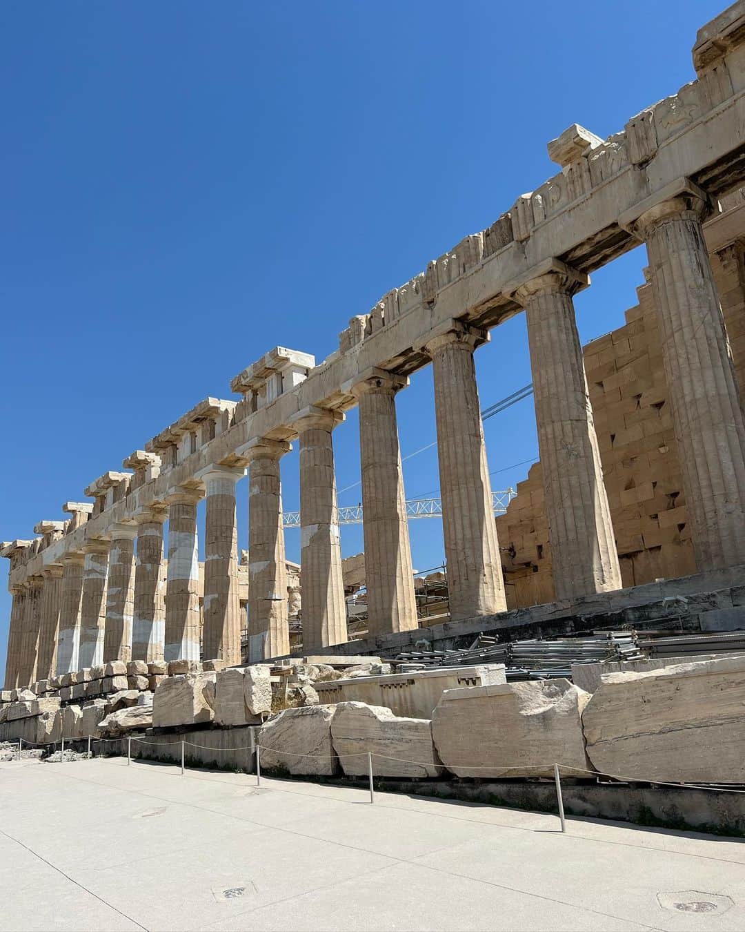 東野佑美さんのインスタグラム写真 - (東野佑美Instagram)「📍Athens, Greece🇬🇷  Parthenon, Acropolis🕊 Amazing, just amazing…🥹 All with iPhone’s regular camera, of course no app‼︎✨   アクロポリスのパルテノン神殿へ🕊  すごい迫力でした🥹 全てiPhoneノーマルカメラの無加工だよ。  修復工事中のところもあったけど それでも圧巻でした🏛✨  #海外旅行 #ヨーロッパ周遊 #ギリシャ #アテネ #世界遺産」6月2日 17時47分 - yumi.higashino