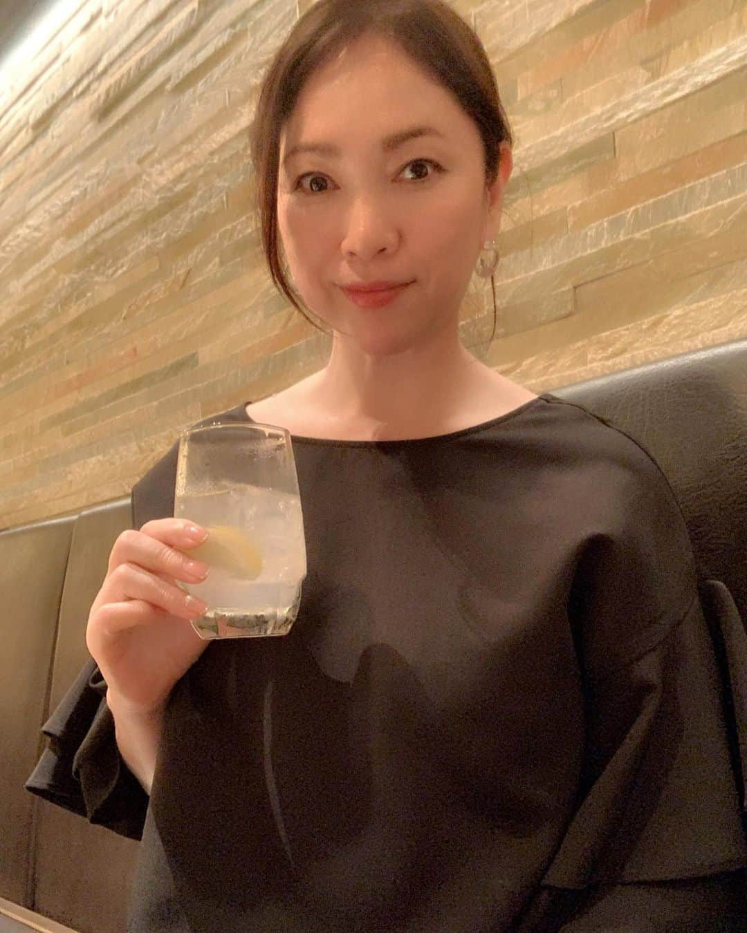 田中悦子さんのインスタグラム写真 - (田中悦子Instagram)「仕事のパートナーと❣️  今日は暑かったので さっぱりと河豚で🐡  #フグ #河豚 #レモンサワー #会食 #ディナー」6月2日 19時32分 - etsuko.reborn25