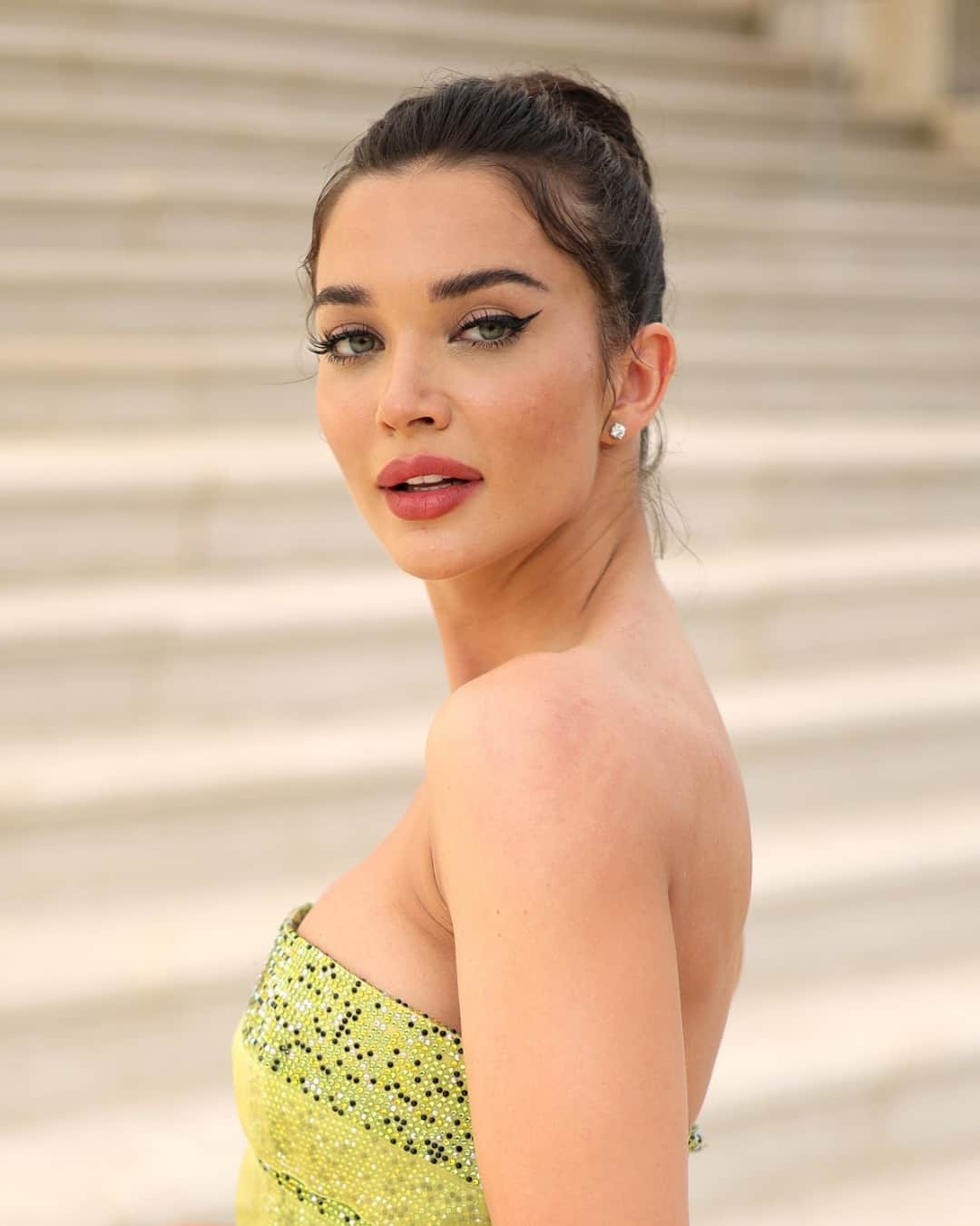 Armani Beautyさんのインスタグラム写真 - (Armani BeautyInstagram)「Camera-ready radiance. Actress @iamamyjackson was photographed outside the beautiful Hotel du Cap-Eden-Roc for amfAR Gala. She wears LUMINOUS SILK FOUNDATION in shade 6 for a radiant complexion, complemented by LIP POWER in shade 102.   @giorgioarmani  Makeup artist: @nikki_makeup Credit: @john_phillips_london   #Armanibeauty #AmyJackson #ArmaniLipPower #LuminousSilk #Armanibeautystars」6月2日 21時00分 - armanibeauty