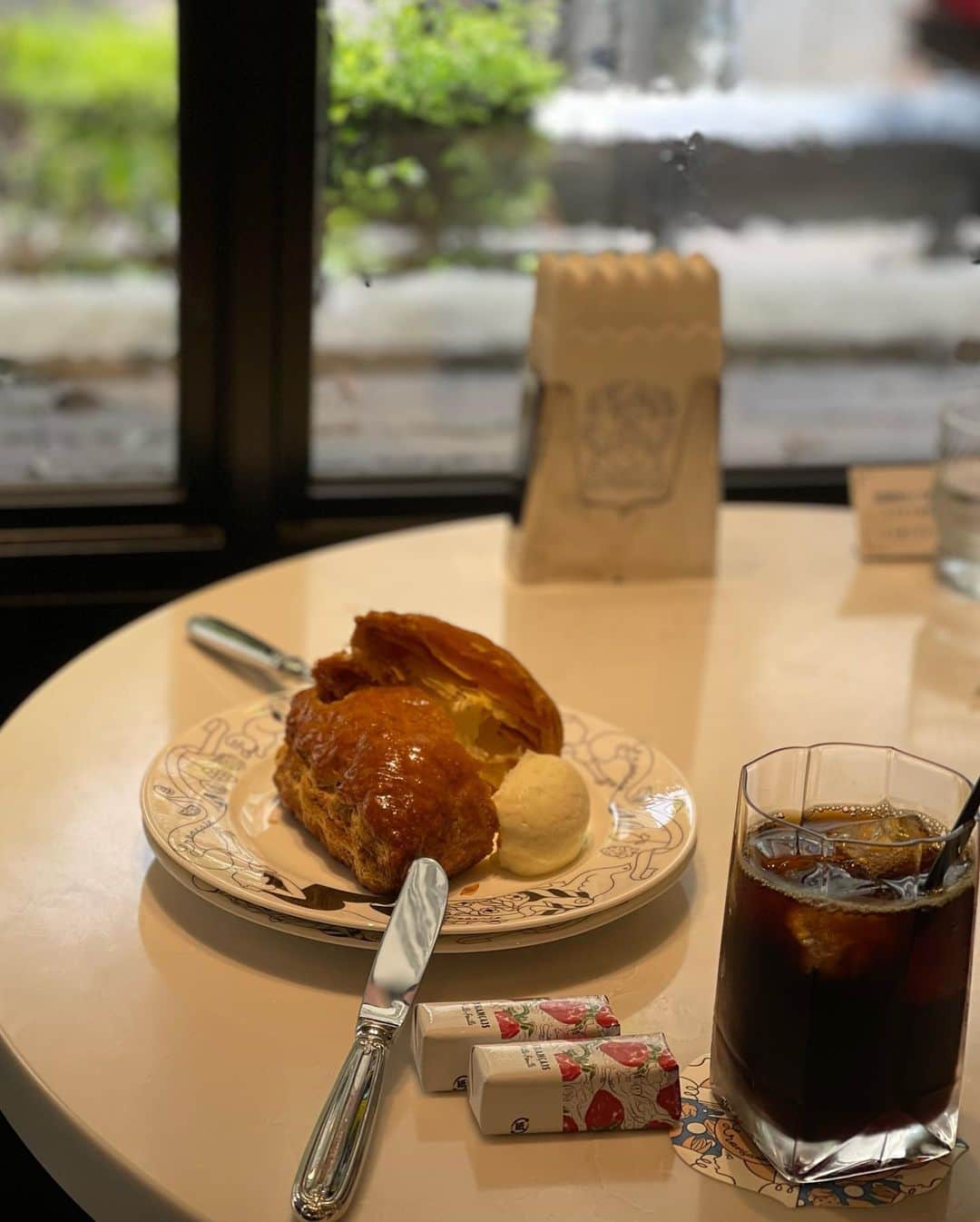 木本泉さんのインスタグラム写真 - (木本泉Instagram)「- 京都の友達から頼まれた食器を買いに☕️✨  "フランセ"  ついでにお茶🫖🍰  ✨フランセパニエ✨  大きいかな❓と思うんだけど、さくさく美味しくてペロリと食べれてしまう。  母はお土産買ってました🎁 京都にはお店がないみたい。  #表参道カフェ#フランセ#フランセ表参道本店#フランセパニエ」6月2日 21時42分 - izumikimoto