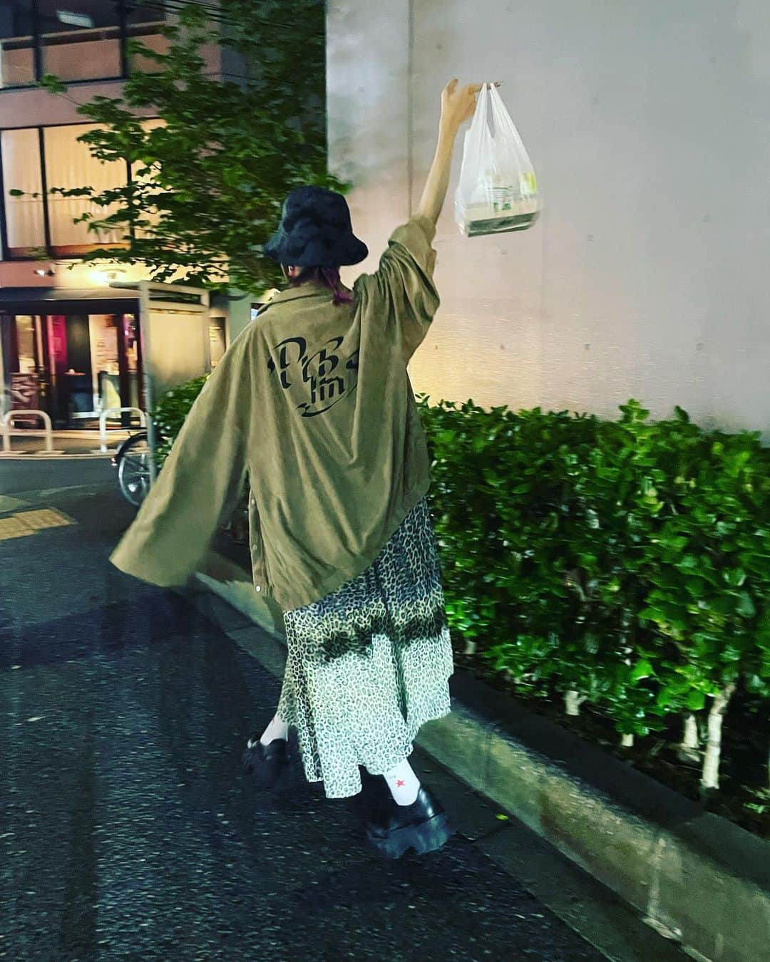 LiSAさんのインスタグラム写真 - (LiSAInstagram)「おつかれ〜私のかえりを待ってるのは〜果実の柔らかいご褒美の味〜とお弁当〜🍱 今日もみんなお疲れ様でしたっ☻ #シフクノトキ」6月2日 22時12分 - xlisa_olivex