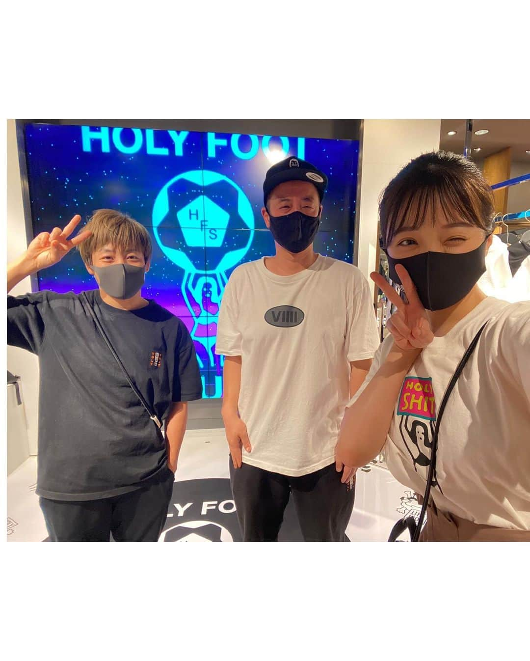 川村那月さんのインスタグラム写真 - (川村那月Instagram)「朱加さんと一緒にHOLY SHITのポップアップに行ってきました😊💕  朱加さんとお揃いの新作セットアップをゲット✨  沢山愛用します♪ また投稿にも載せますね😎⚽️🔥  私のポーズ大丈夫そうですか〜😂笑  #HOLYSHIT #新宿伊勢丹メンズ館 #ポップアップストア #浜崎朱加 選手 @holyshit_kamiuma.cafe」6月3日 9時03分 - kawamura_natsuki317