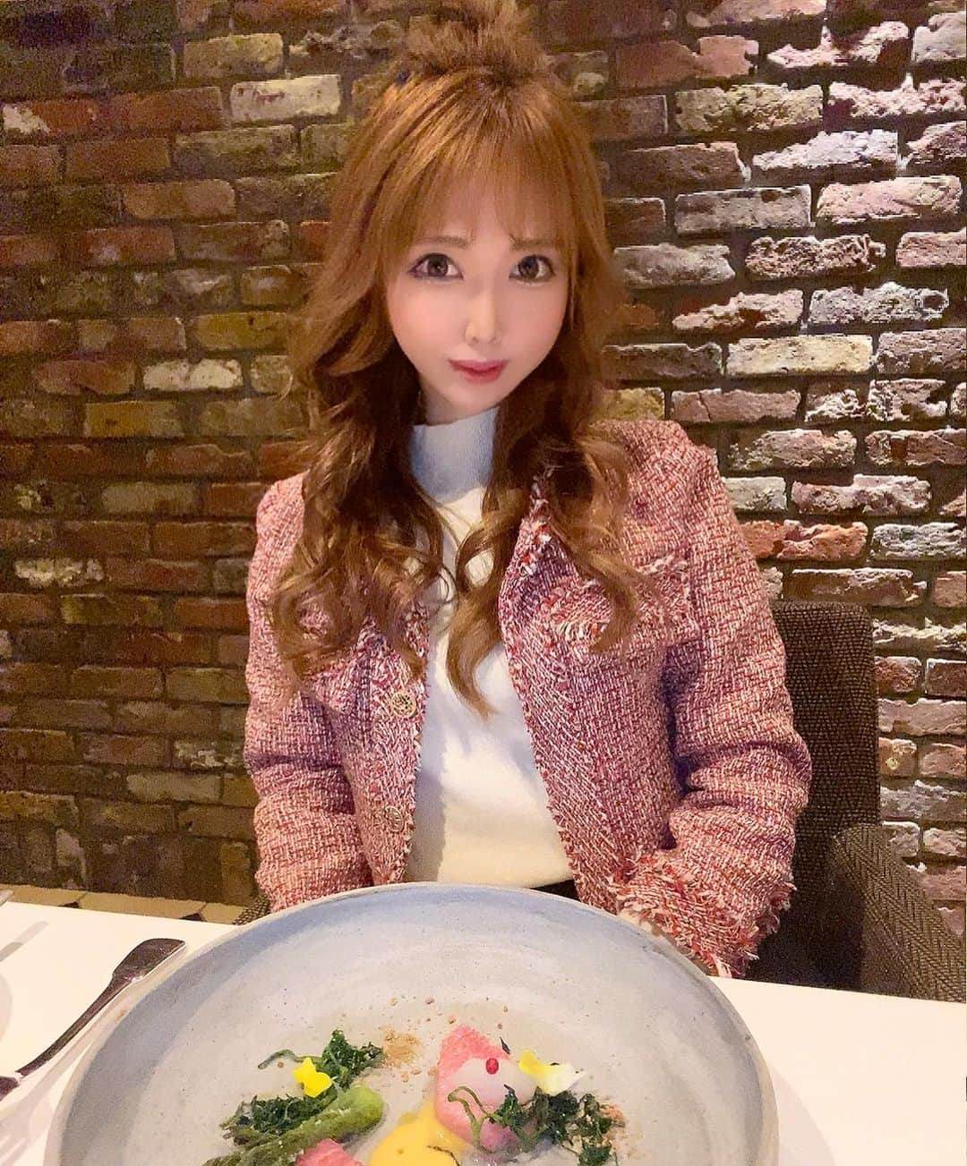 北山美奈さんのインスタグラム写真 - (北山美奈Instagram)「久々のフレンチがここってめちゃ幸せでした🍽💖 スープとバターとパン🥖🧈の美味しさやばかった🥺全部凝ってて美味しかった🥺また直ぐ食べたい🥺  #札幌グルメ #札幌フレンチ #フレンチ #すすきのグルメ #akinagao #yummy #yummyfood #foodie #french #グルメ女子 #グルメ好きな人と繋がりたい #みなログ #ミシュラン#ミシュラン一つ星 #michelin #michelinstar」6月3日 14時25分 - rin_minakitayama