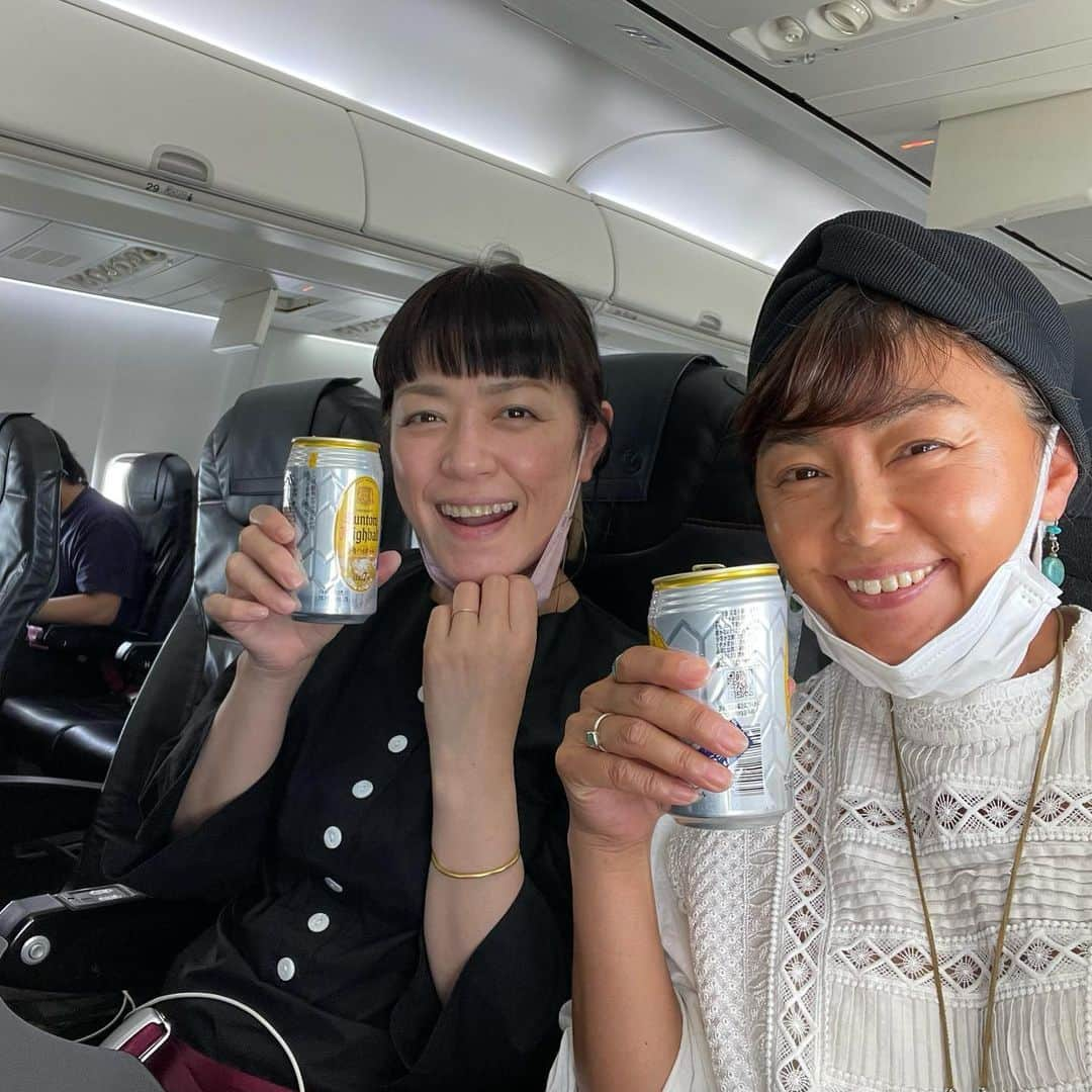 田中律子さんのインスタグラム写真 - (田中律子Instagram)「TOKAIケーブルネットワーク 『田中律子のあなたと旅するSUP』🏄‍♀️6月は長崎編が放送になりまーす🏄‍♀️ ゲストは、加藤紀子ちゃん🍷紀ちゃんとはもう何年だろう…マジカル頭脳パワーとか、ドラマや旅番組もいっぱい行ったり、プライベートでも飲み友達🤩  紀ちゃんプルプルしながらSUP頑張りましたーー👏👏👏  ロケ終わりにはめっちゃディープな飲み屋街→写真6枚目スナックバス🚌徳さんと行かなきゃ🤣ここを抜けてさらに奥に歩いて行くとある『こいそ』🍺カウンターにはおばんざいがズラっと並んでどれも美味しかった💛  ちゃんぽんと皿うどんも食べたし、出島もグラバー園も、大浦天主堂も行ったし、長崎満喫🤩  最後の飛行機までハイボール飲んで満足満足🤣🤣🤣 紀ちゃんありがとー🍺🍷🥂🏄‍♀️ また楽しいロケ行こうね💛あ、次はプライベートでも旅しよう❗️  番組は6月中はこちらで見れます📺  【111ch】 月曜　10:00、22:00 金曜　18:30 土曜　7:30、13:30 日曜　7:30 【121ch】 土曜　9:00 日曜　20:00  【放送局】 TOKAIケーブルネットワーク トコちゃんねる静岡 エルシーブイ 倉敷ケーブルテレビ 厚木伊勢原ケーブルネットワーク  いちはらコミュニティネットワークテレビ 東京ベイネットワーク テレビ津山 仙台CATV イッツ・コミュニケーションズ 沖縄ケーブルテレビ スターキャット 御前崎ケーブルテレビ ひまわりネットワーク ケーブル4K チャンネル700  #tokaiケーブルネットワーク  #田中律子のあなたと旅するsup  #旅sup #sup #全国を旅します」6月3日 15時03分 - ri2kotanaka