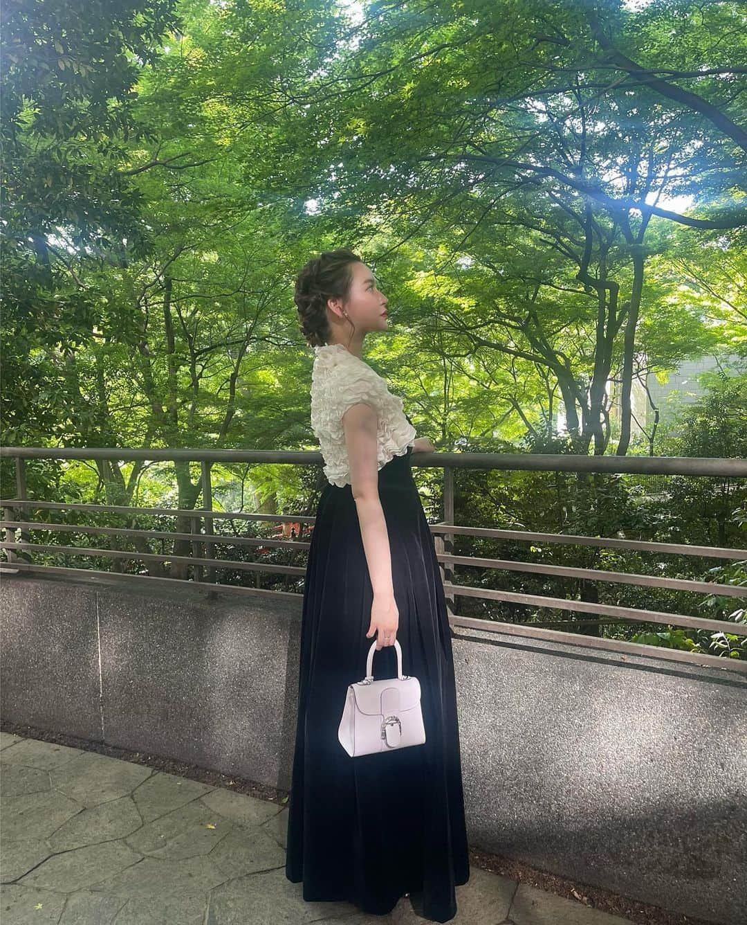 野崎萌香さんのインスタグラム写真 - (野崎萌香Instagram)「🥂🎞🍃🖤.  Dress... @_yohsagra_  Bag... @delvaux  Sandal... @louboutinworld  bolero... hand-me-downs from mom」6月3日 17時12分 - moeka_nozaki