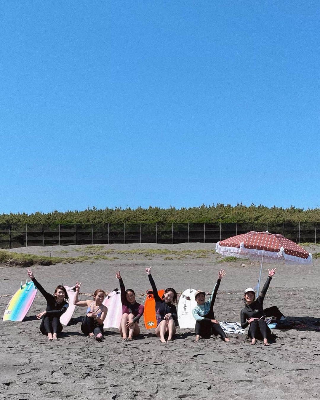 清宮佑美さんのインスタグラム写真 - (清宮佑美Instagram)「@selsea.jp Secret Partyの前後は自由参加方式で サーフィンしたり ビーチピクニックしたり パークヨガしたり #SELSEAFRIENDS の みんなと過ごした楽しい2daysでした〜🥰まだ余韻浸ってる🤣🤣 6/15オープンの #selseafriends_community ではコミュニティメンバーに向けた楽しい企画やイベントが着々と決まってきてきます！😍🥰 色々とやりたい企画が溢れ過ぎてます〜🤯❤️‍🔥身体足りない🤣 関東だけでなく、関西など他のエリアでもやっていきますので ぜひぜひサーフィンしたい方、海が好きな方、海好きなお友達欲しい方 などセルシーフレンズにjoinして貰えると嬉しいです😆😆😆  🧘🏽‍♀️ @sea_yoga_nana  笑顔が可愛いななちゃん、青空ヨガセッションありがとうございました〜🙏🏾気持ち良かった〜🌿  #selseajp #selsea_media #セルシー #セルシーフレンズ #サーフコミュニティ #ビーチコミュニティ #ライフスタイルメディア」6月3日 20時25分 - yuumi_seimiya