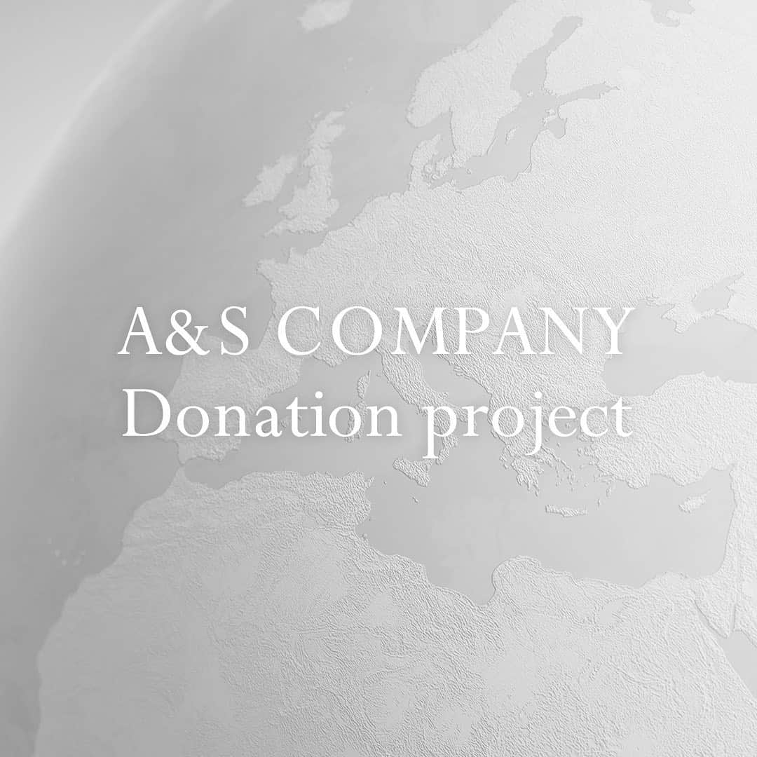 ageteさんのインスタグラム写真 - (ageteInstagram)「【A&S COMPANY Donation project】 6月5日(日)は世界環境デー、環境問題に目を向ける日です。  株式会社サザビーリーグ　エーアンドエスカンパニーは私たちにできることを考え、 啓蒙の一環としてドネーションを伴うチャームを発売いたします。 全国のアガット・ノジェス・ベルシオラ店舗と それぞれの公式オンラインストアにて 6月5日(日)から6月30日(木)までご予約を承ります。 ✴︎ Special Charm　 －地球を思わせるパールに花輪が取り囲む、優しいチャーム－ この地球儀をモチーフにしたパールは、地軸と同じく23.4度傾くようにセッティングしています。 また回りにあしらわれた花輪の彫り模様は 「私たちが植えた木がやがて森となり、花が咲き乱れる地球になりますように」という願いを込めてデザインしています。 今回使用しているアコヤパールは、養殖も非常に難しく希少性が高いもの。そんな美しい生命を育んでくれる雄大な海へのリスペクトも込めています。  #世界環境デー #アガット #agete #ノジェス ＃NOJESS #ベルシオラ #bellesiora #accessories #jewelry #ootd #charm #アクセサリー #ジュエリー #チャーム #パール #サザビーリーグ #エーアンドエスカンパニー #moretrees」6月3日 21時05分 - agete_official