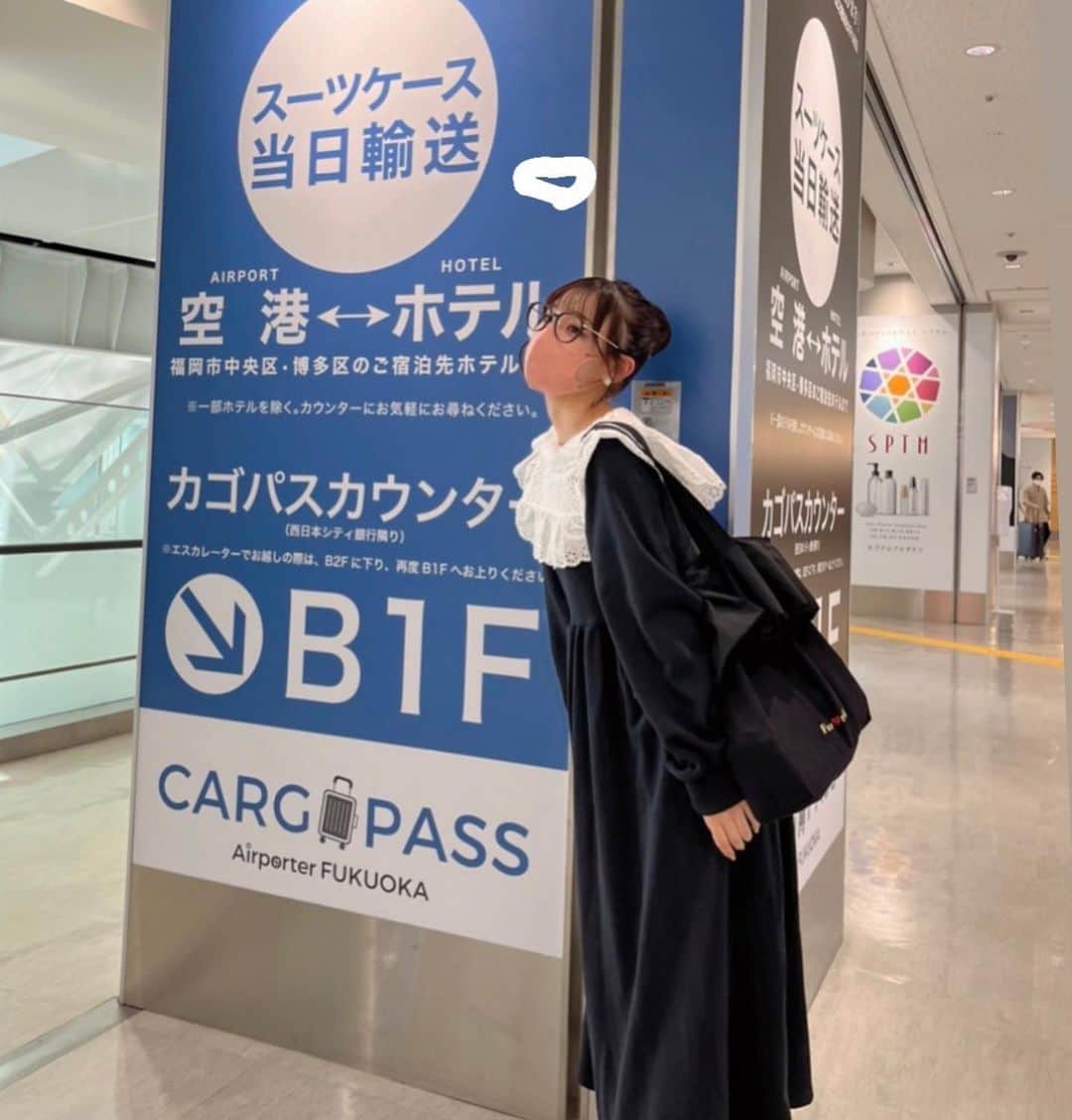 古澤里紗さんのインスタグラム写真 - (古澤里紗Instagram)「Fukuoka---✈️𓂃𓈒𓏸︎︎︎︎ . . れなさんと福岡に手ぶら旅行👩🏻‍❤️‍👩🏼🍜 その時にむっちゃいいサービス使ったの💡  福岡空港から福岡市内のホテルまで¥500でスーツケースを運んでくれる『カゴパス』！  荷物があるだけで行きたいとこ 行けなくなっちゃうから楽でめっちゃよかったよーーーー^ᴗ.ᴗ^♪ . これから梅雨の時期で また荷物増えてくから楽になりたい人ちょーーおすすめ☔️  HISやスターフライヤー とのコラボキャンペーンでお得に利用できるよう 機内でも流れたの聞いた🤭💞 . . 福岡行く際はぜひ‪𓂃 𓈒𓏸໒꒱ . . #ふーりーこーで  #フレンチガーリー  #福岡  #福岡ホテル  #天神 #天神ホテル#春吉  #春吉ホテル #ホテル #ホテルメイ #ブティックホテル #福岡手ぶら #福岡空港 #福岡スーツケース #福岡当日輸送 #福岡当日配送 #福岡出張 #福岡旅行 #福岡コインロッカー #pr」6月3日 21時08分 - fuuuuu_ri