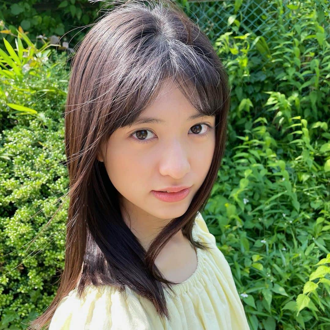 凛美さんのインスタグラム写真 - (凛美Instagram)「◡̈ ⁡ 気持ちいい太陽でニコニコ~☀️ ひよこみたいで可愛いお洋服🐣 黄色づくし~💛 ⁡」6月4日 14時15分 - rimi_kenon_official